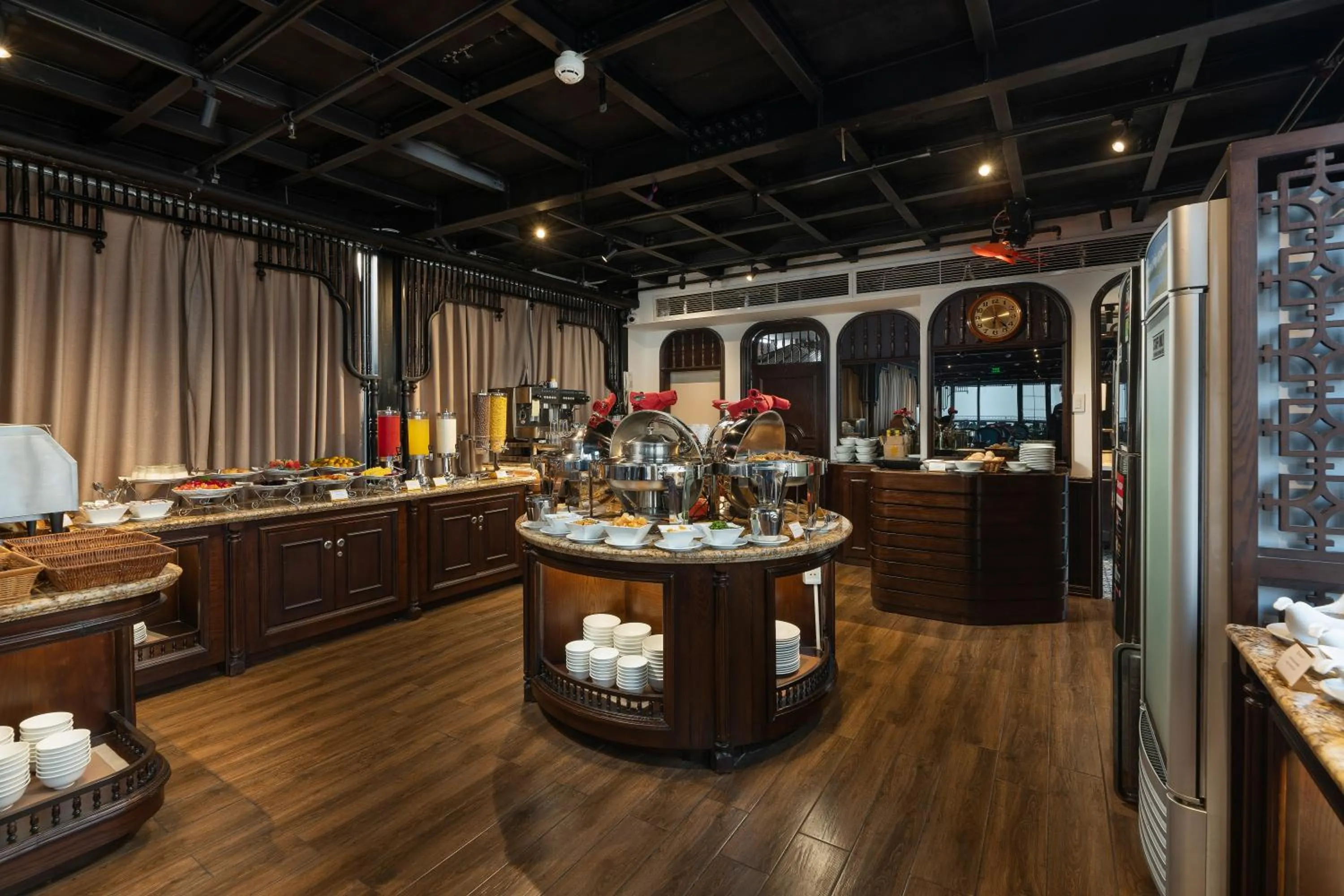 Restaurant/places to eat in Hanoi Paon Hotel & Spa