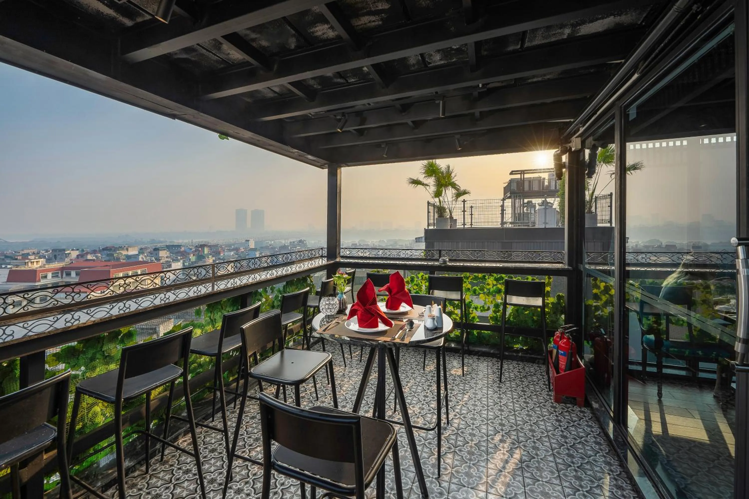 Restaurant/places to eat in Hanoi Paon Hotel & Spa