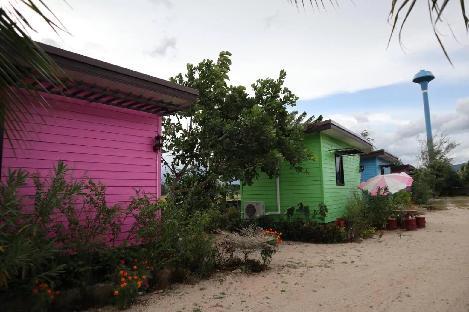 4 seasons mini house