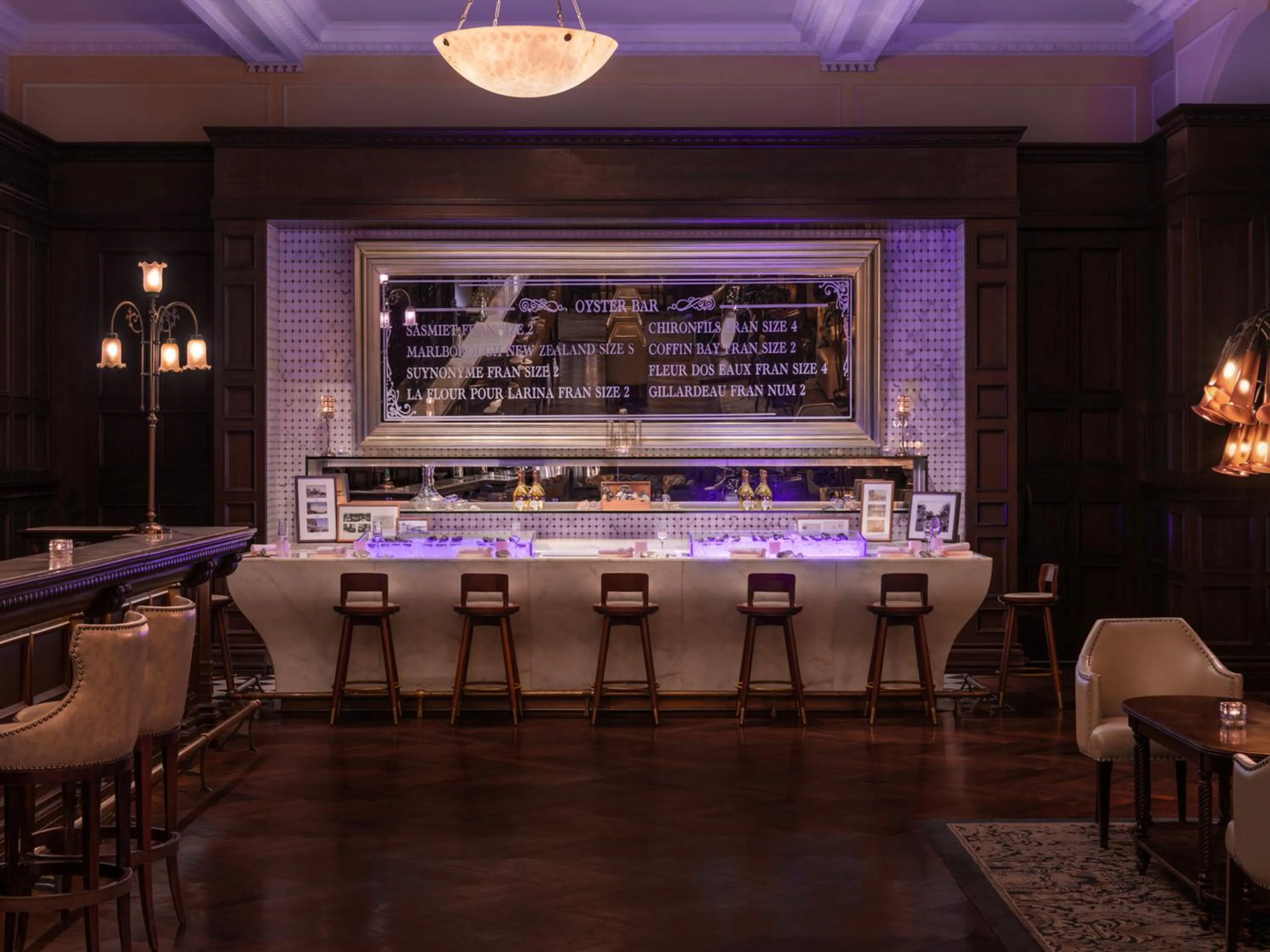 Lounge or bar in Waldorf Astoria Shanghai on the Bund