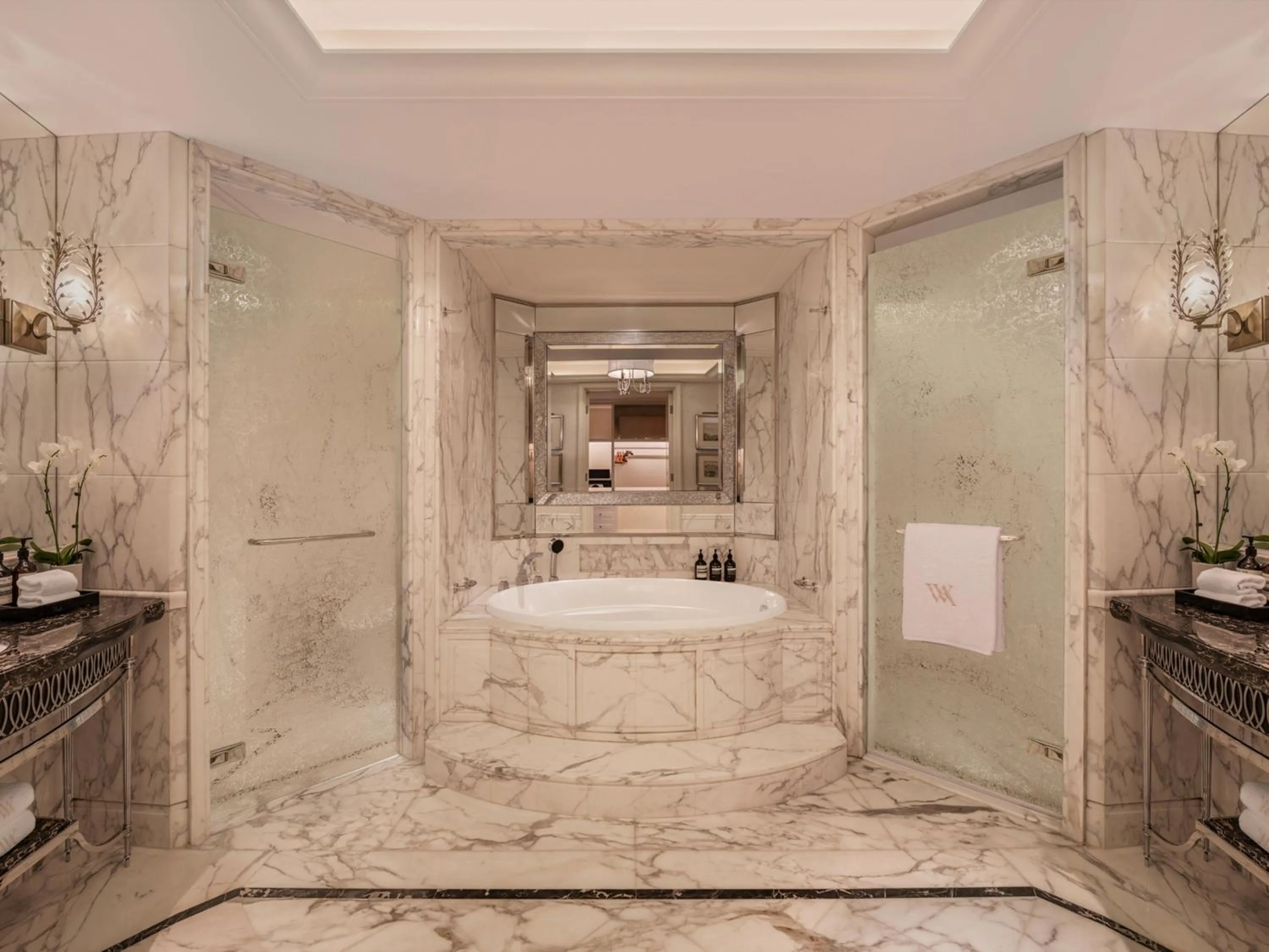 Bathroom in Waldorf Astoria Shanghai on the Bund