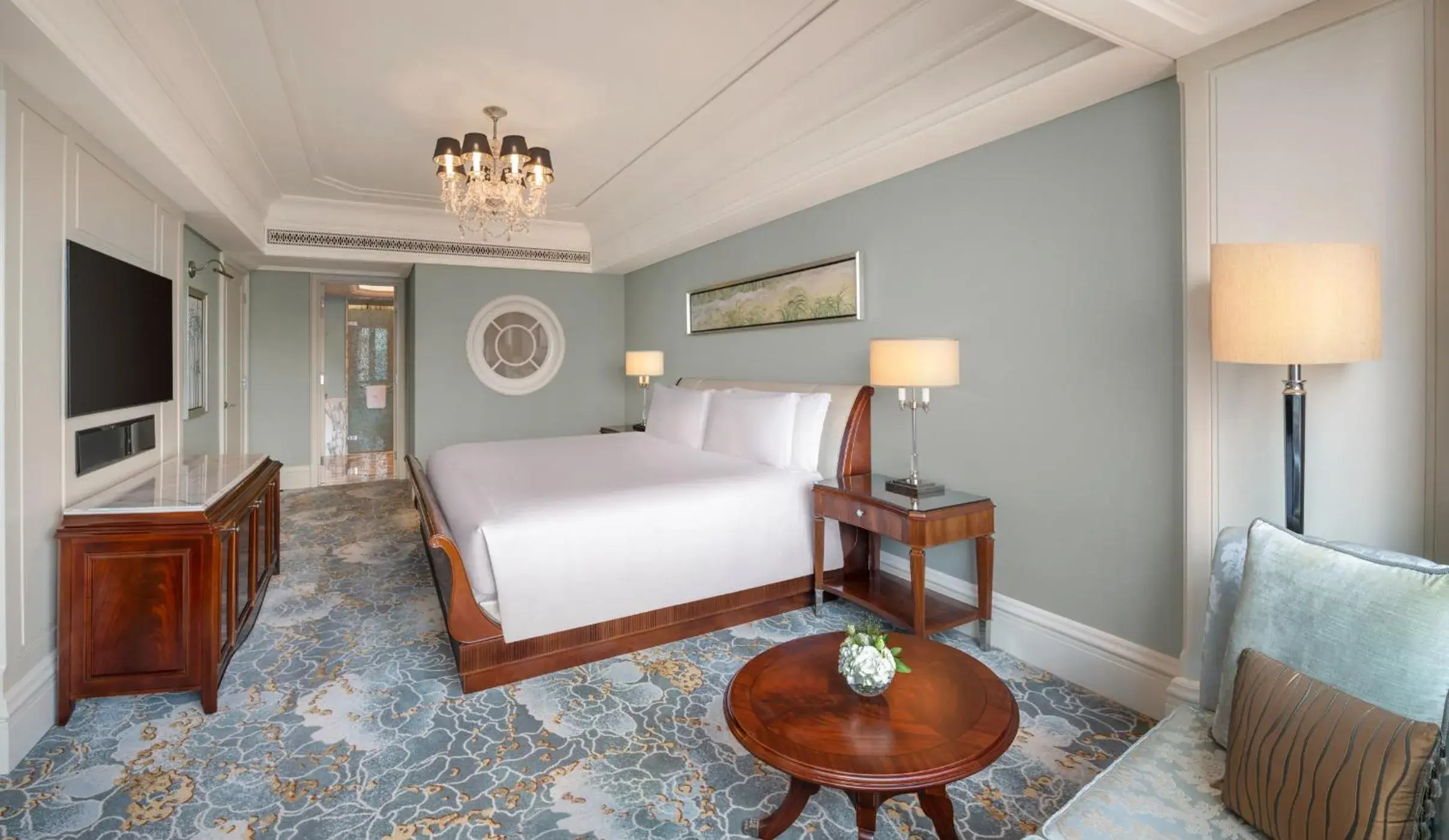 Luxury King Suite in Waldorf Astoria Shanghai on the Bund Luxury King Suite in Waldorf Astoria Shanghai on the Bund