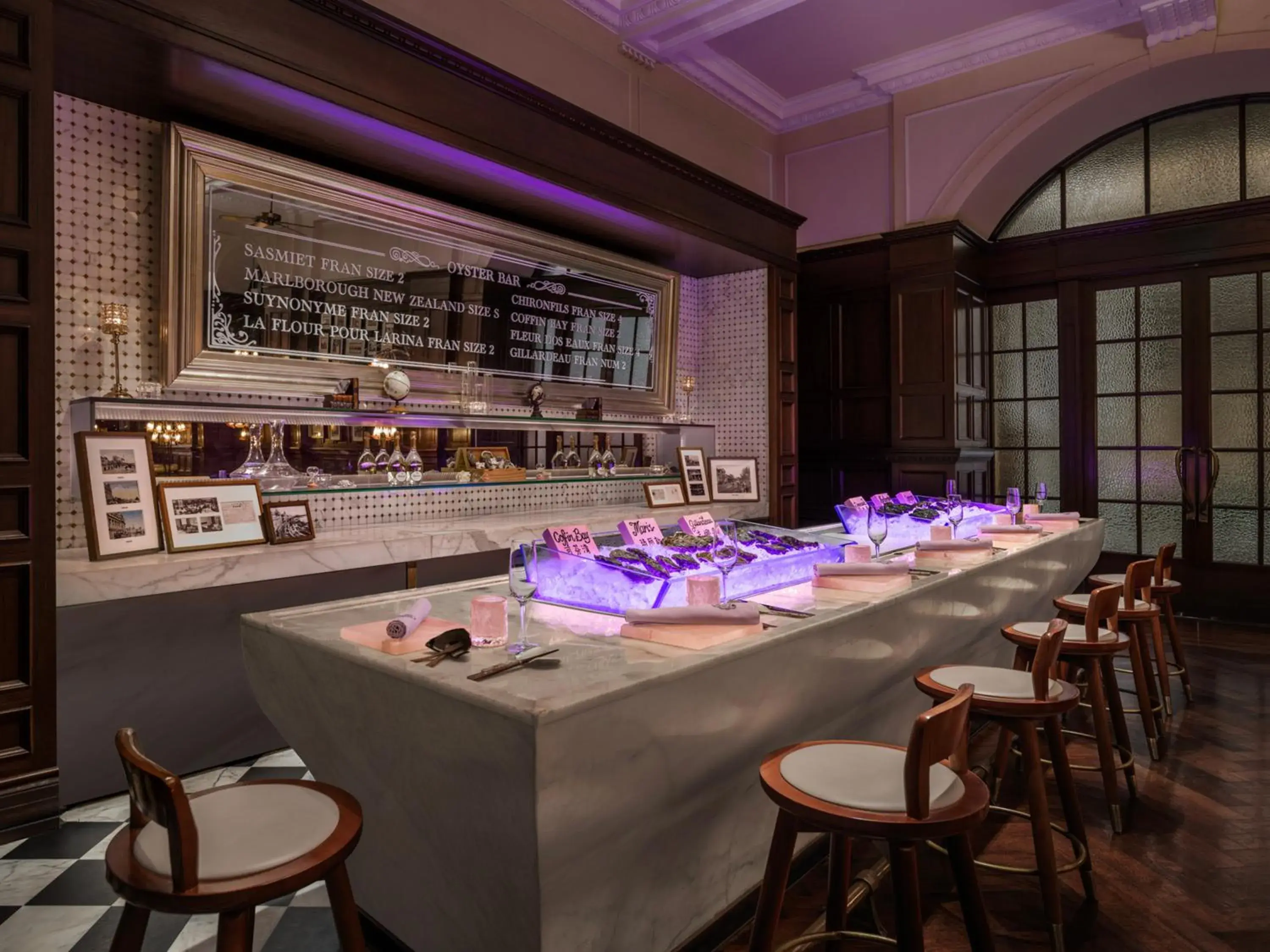 Lounge or bar in Waldorf Astoria Shanghai on the Bund Lounge or bar in Waldorf Astoria Shanghai on the Bund