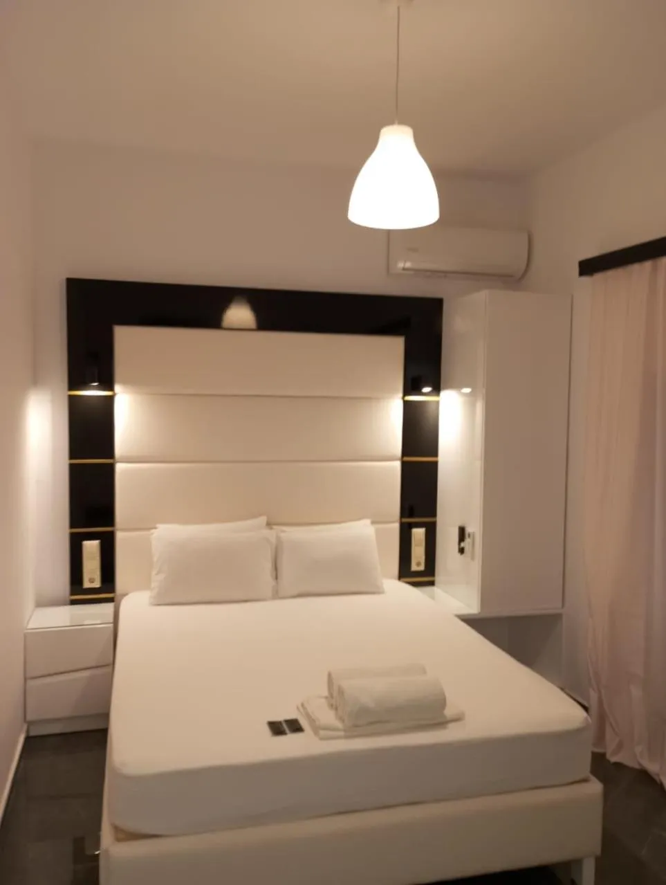 Spiros Rooms