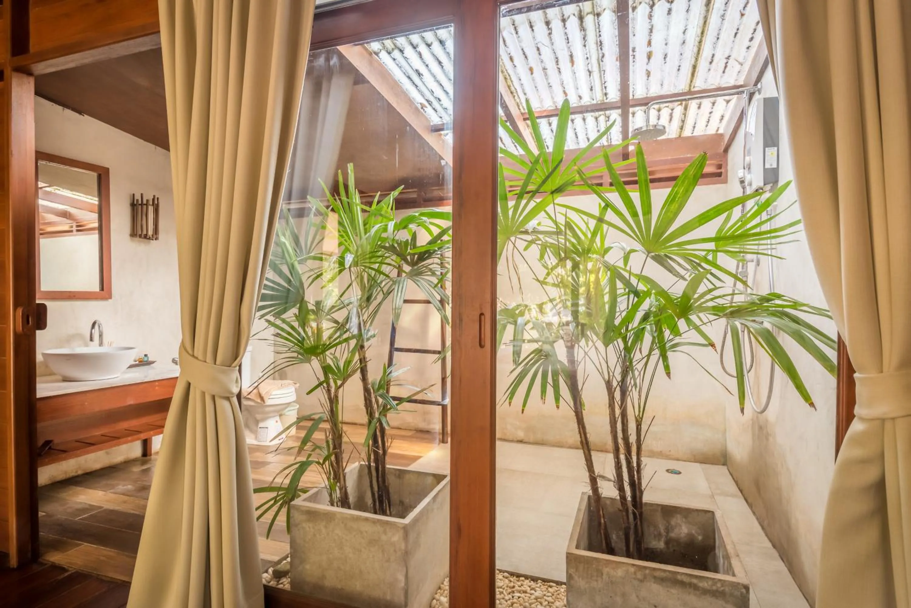 Shower, Bed in Koh Kood Resort