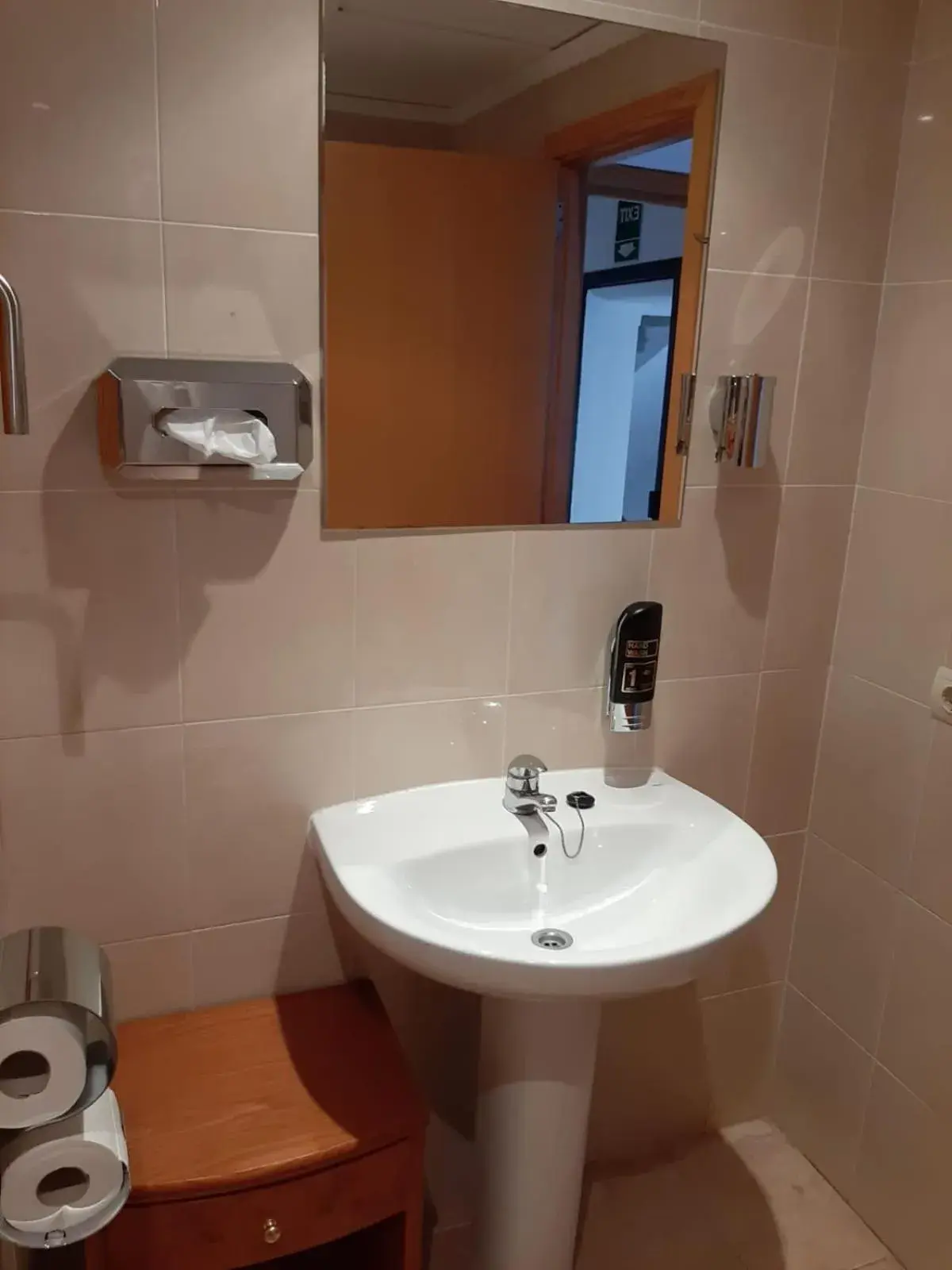 Classic Quadruple Room in Hostal Tierramar Classic Quadruple Room in Hostal Tierramar