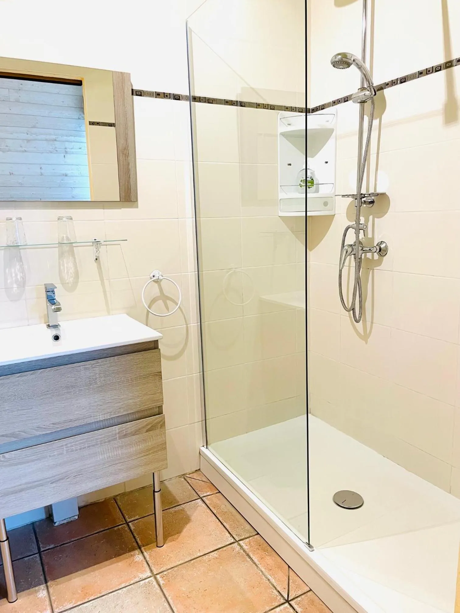 Shower in L'étape Provencale