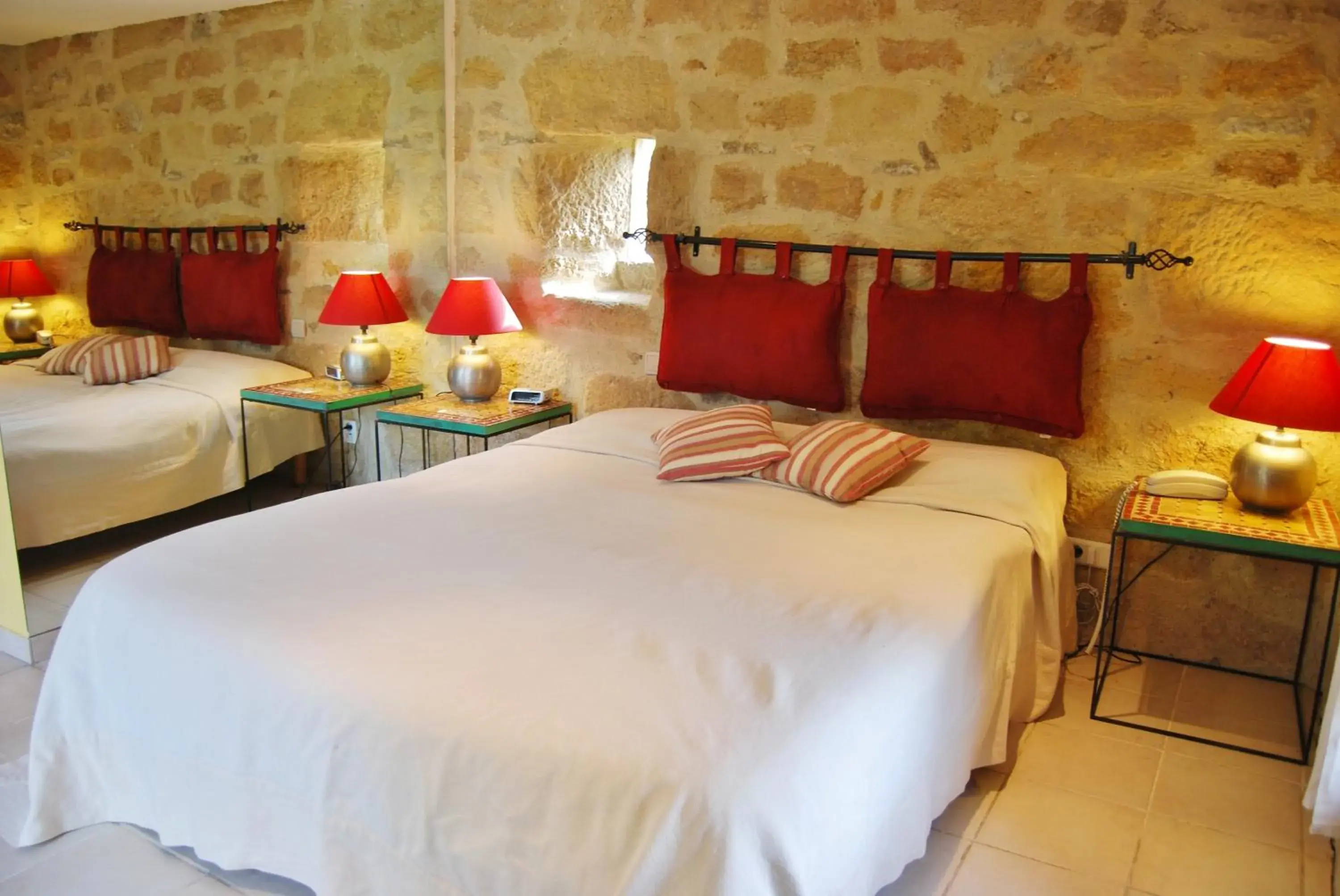 Double Room with Private Bathroom in Hôtel Restaurant Le Mûrier de Viels - Grand Figeac Double Room with Private Bathroom in Hôtel Restaurant Le Mûrier de Viels - Grand Figeac