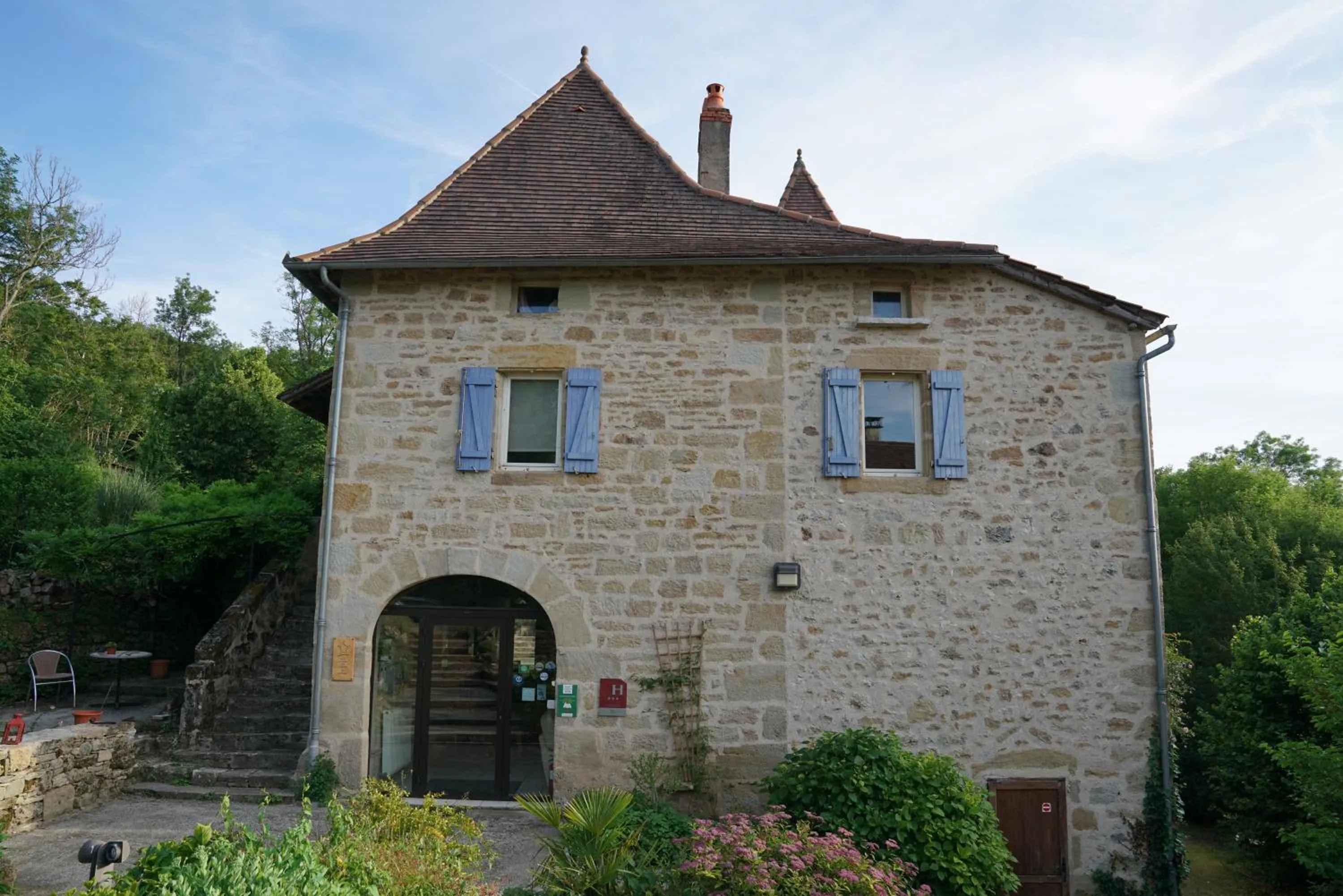 Facade/entrance in Hôtel Restaurant Le Mûrier de Viels - Grand Figeac