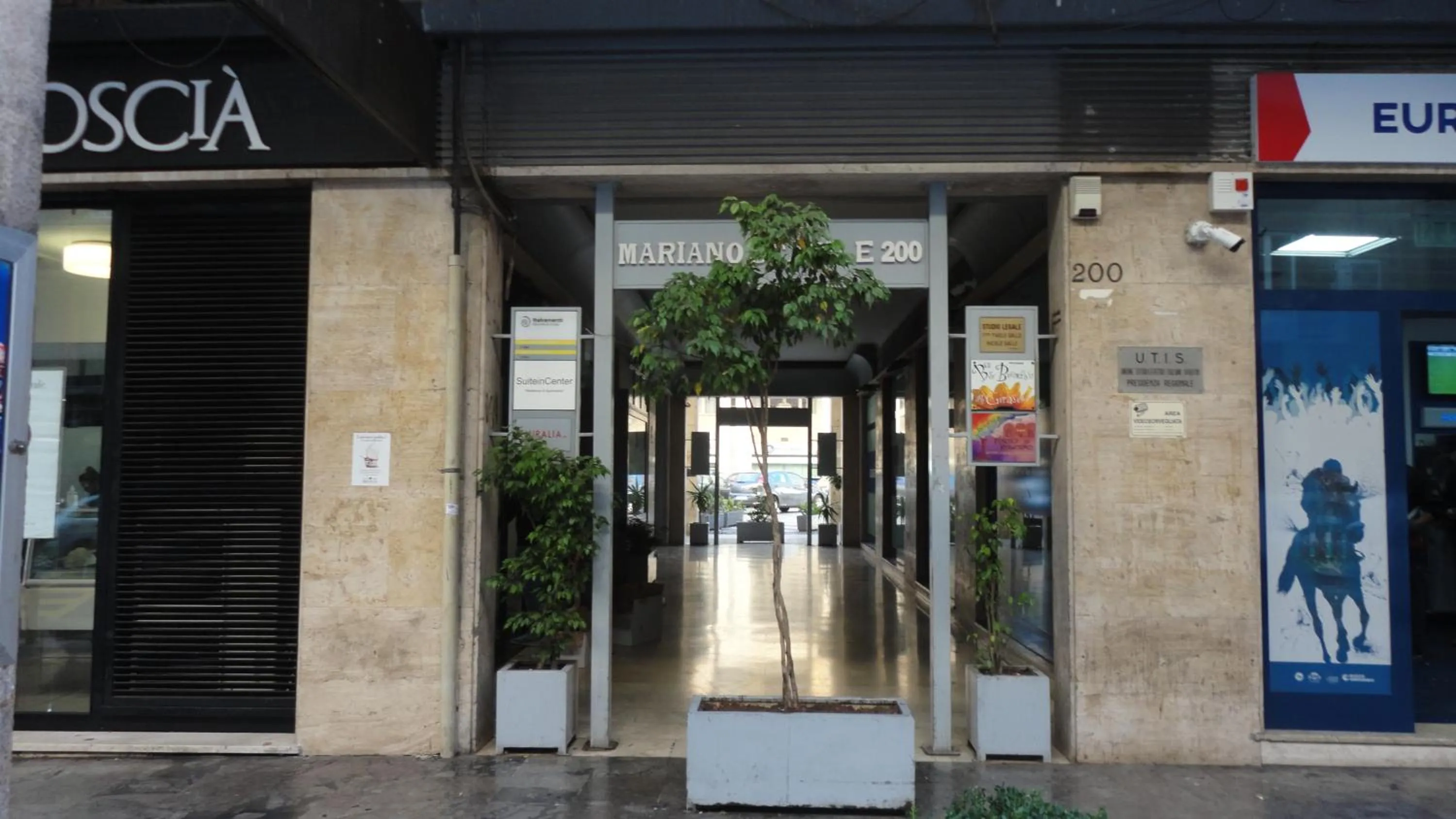 Facade/entrance in Fatta centro città suite