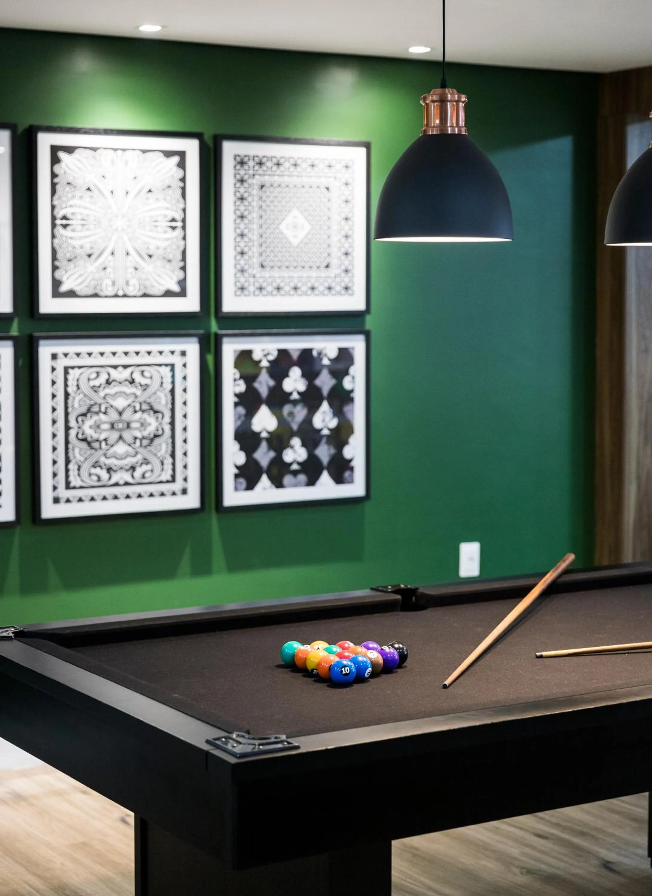 Billiard in Hotel Rosenbrock