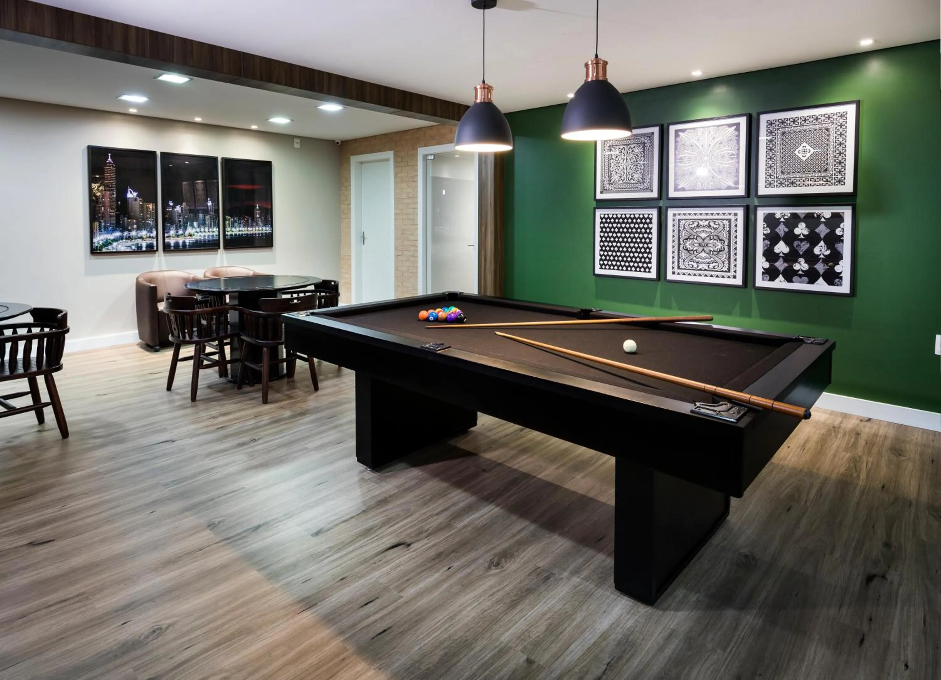 Billiard in Hotel Rosenbrock