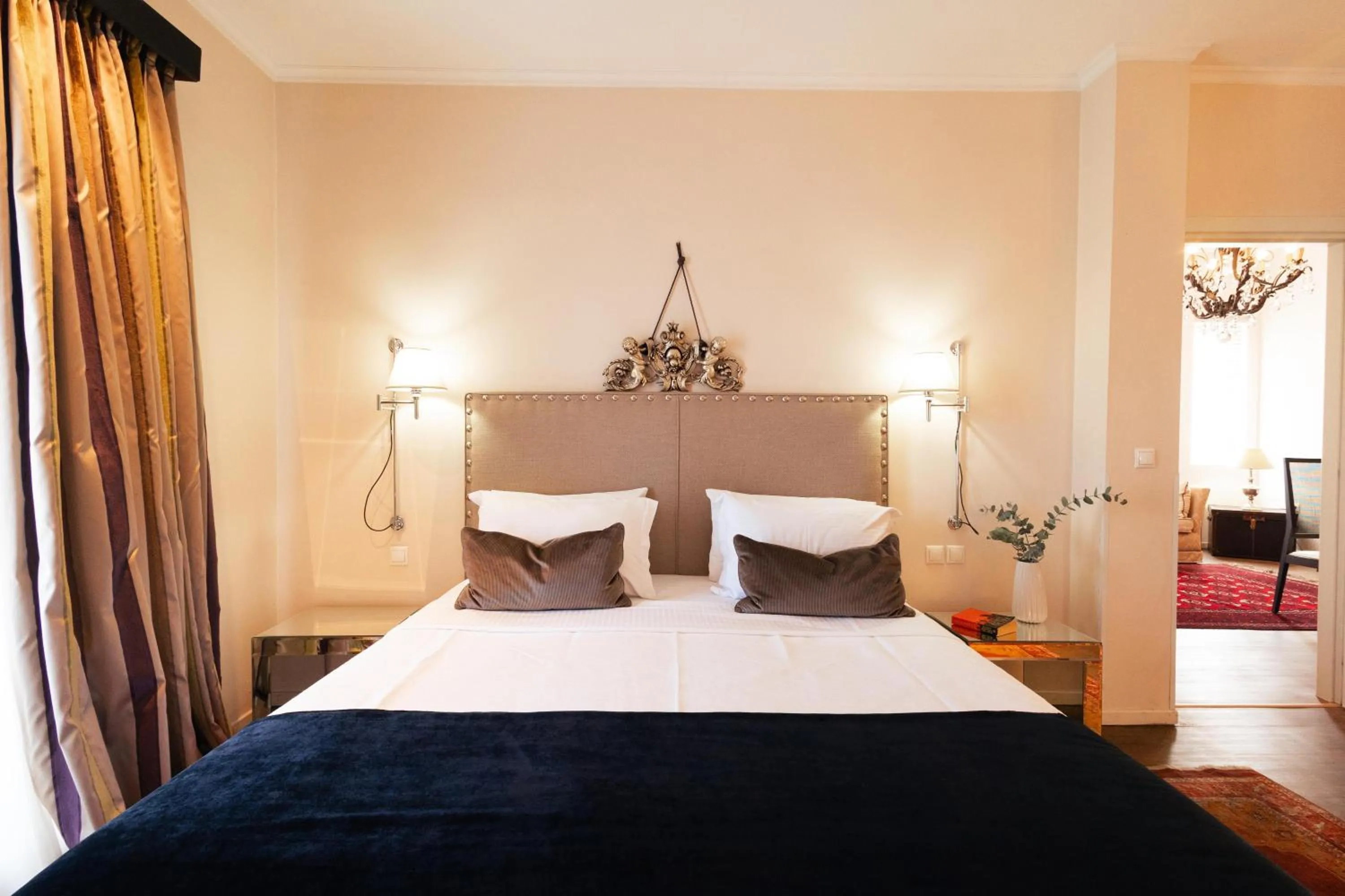 Photo of the whole room, Bed in Best Western Plus Embassy Hotel