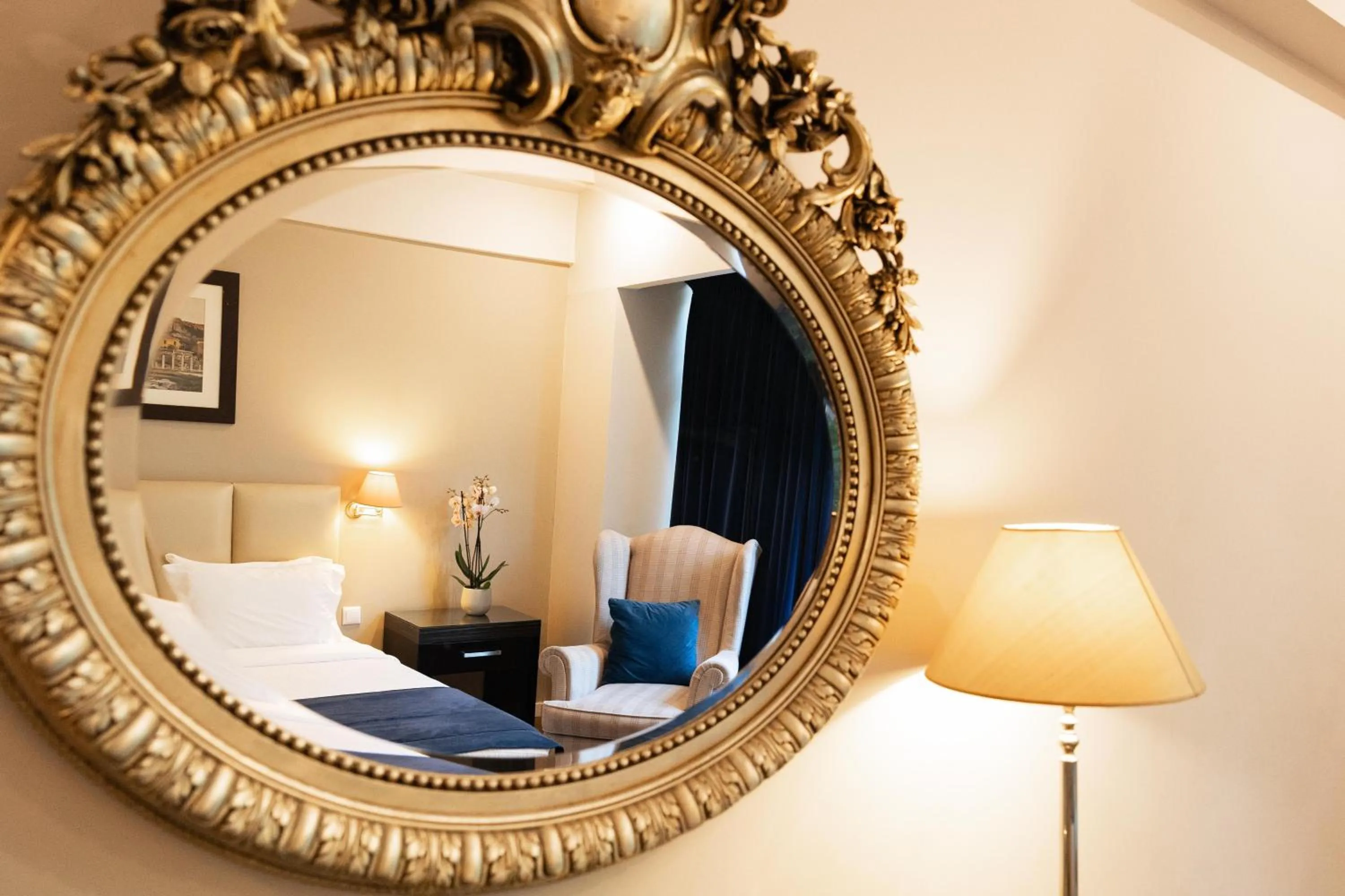 Bedroom, Bed in Best Western Plus Embassy Hotel