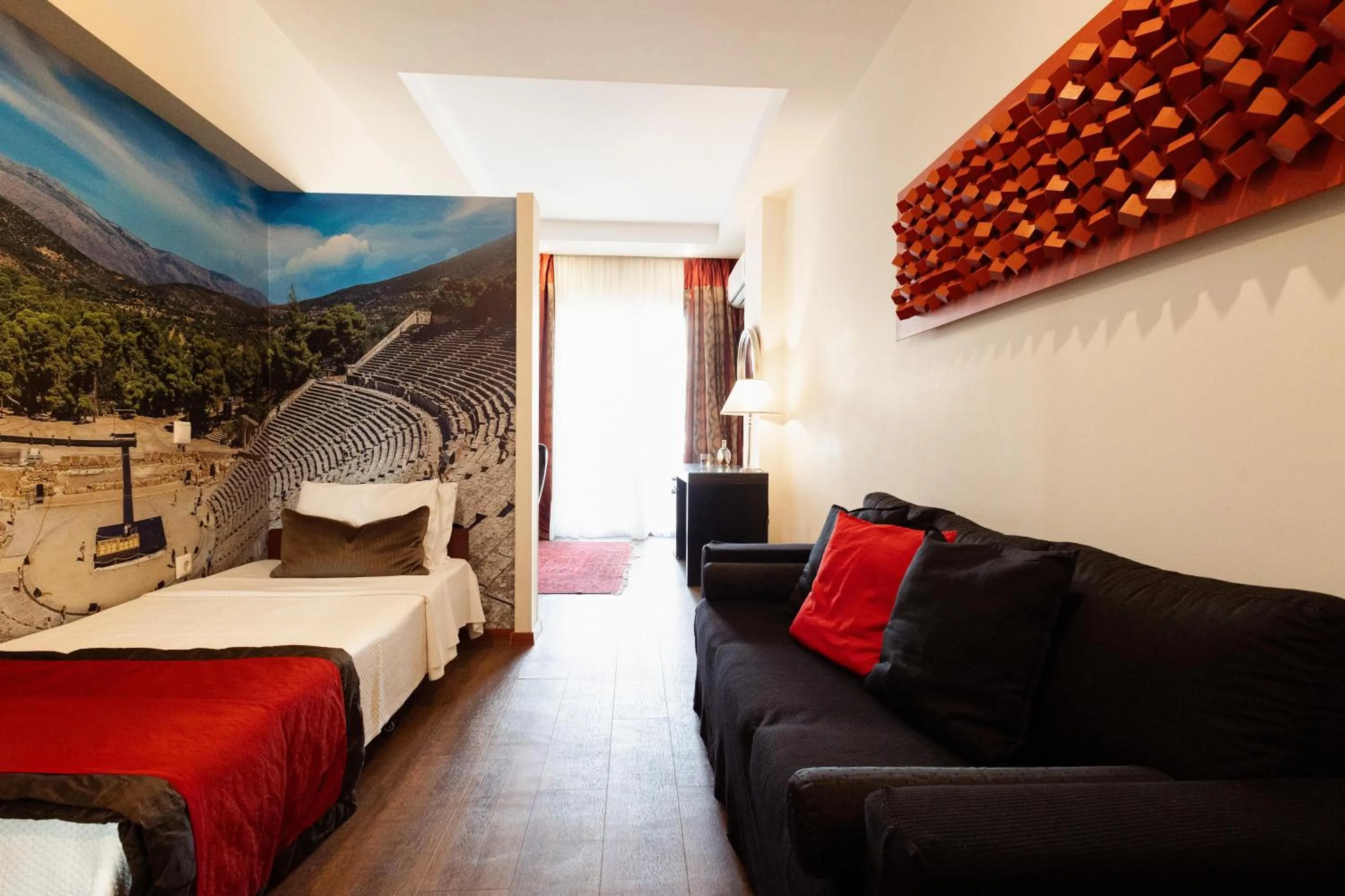 Photo of the whole room, Bed in Best Western Plus Embassy Hotel