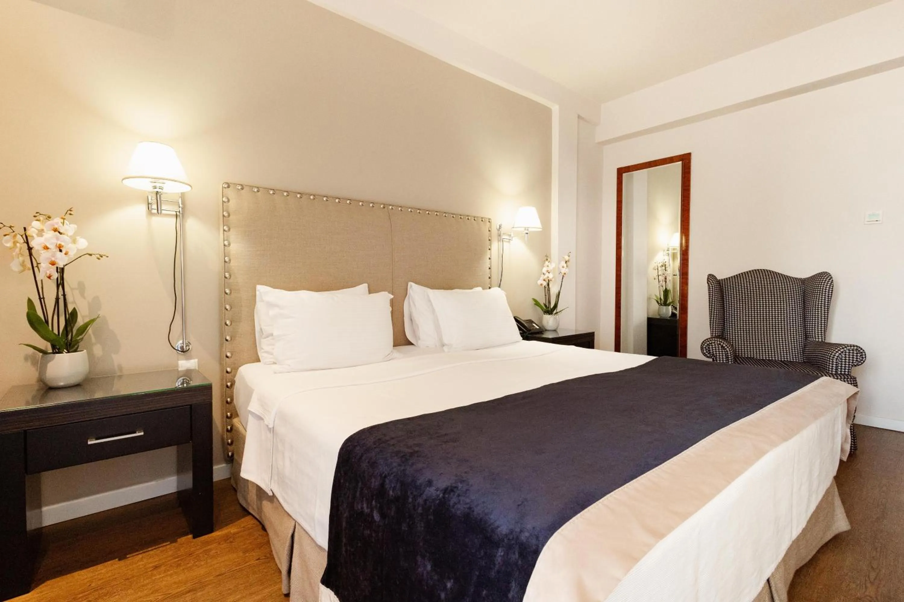 Photo of the whole room, Bed in Best Western Plus Embassy Hotel