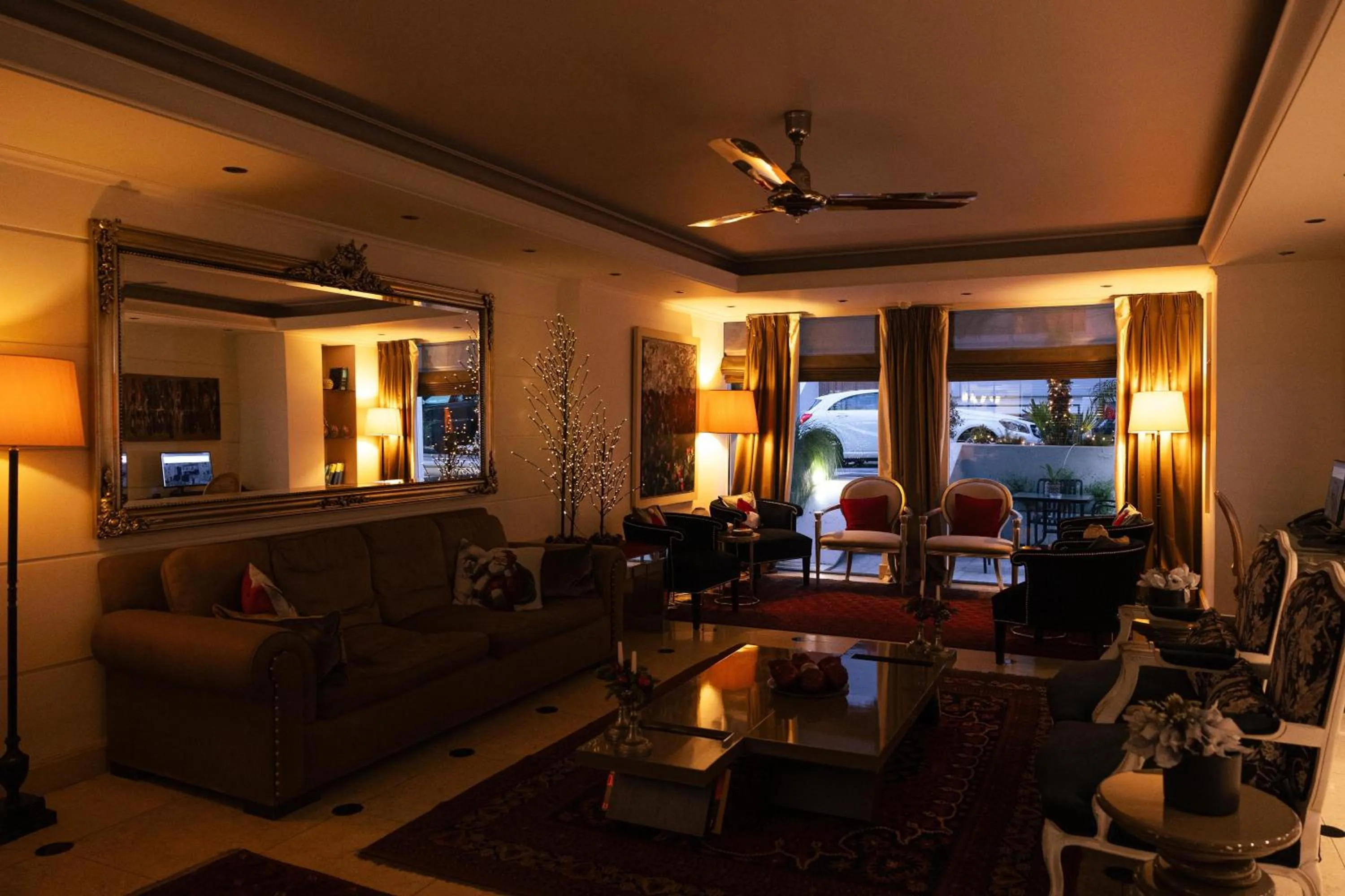 Lobby or reception in Best Western Plus Embassy Hotel