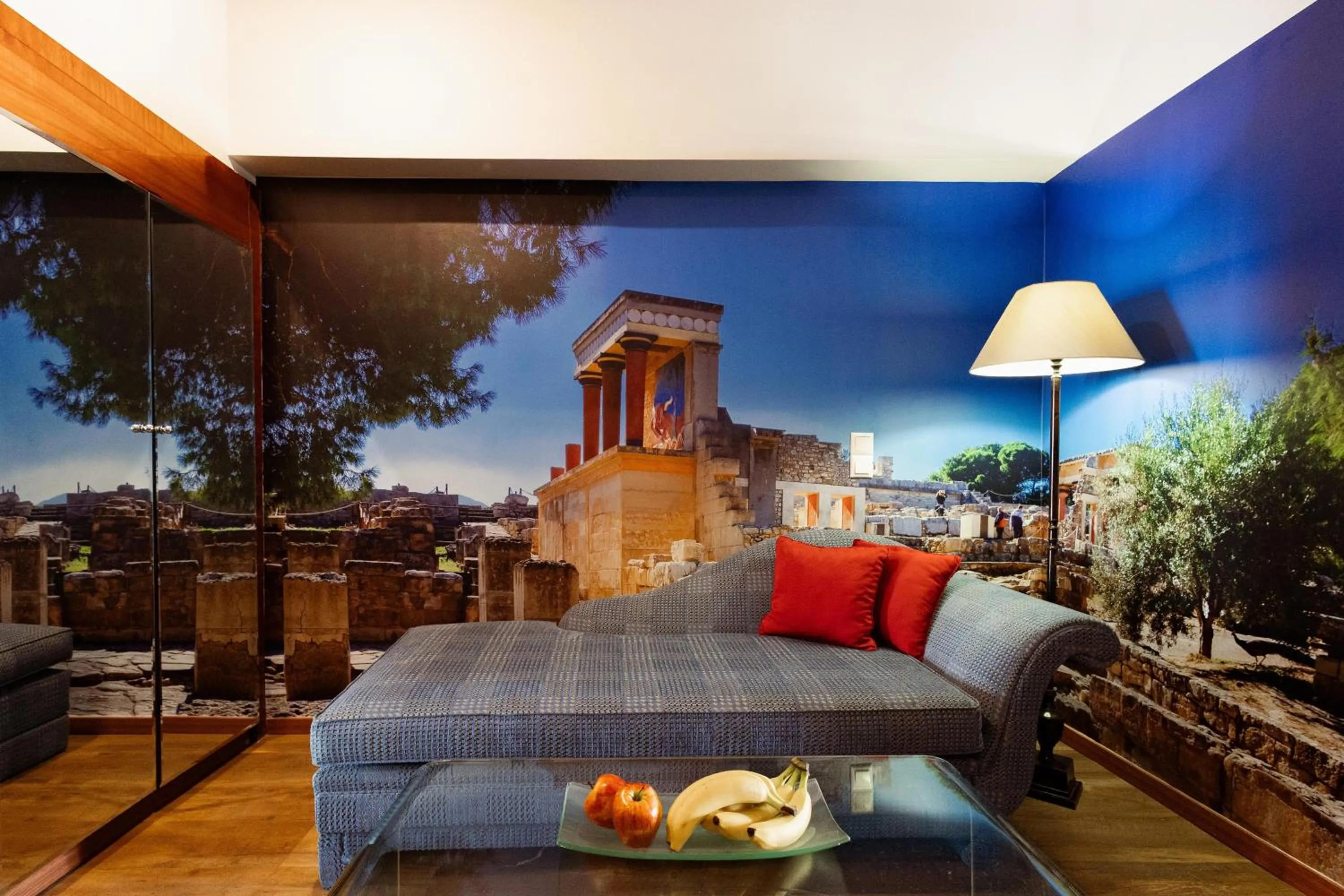 Photo of the whole room, Bed in Best Western Plus Embassy Hotel