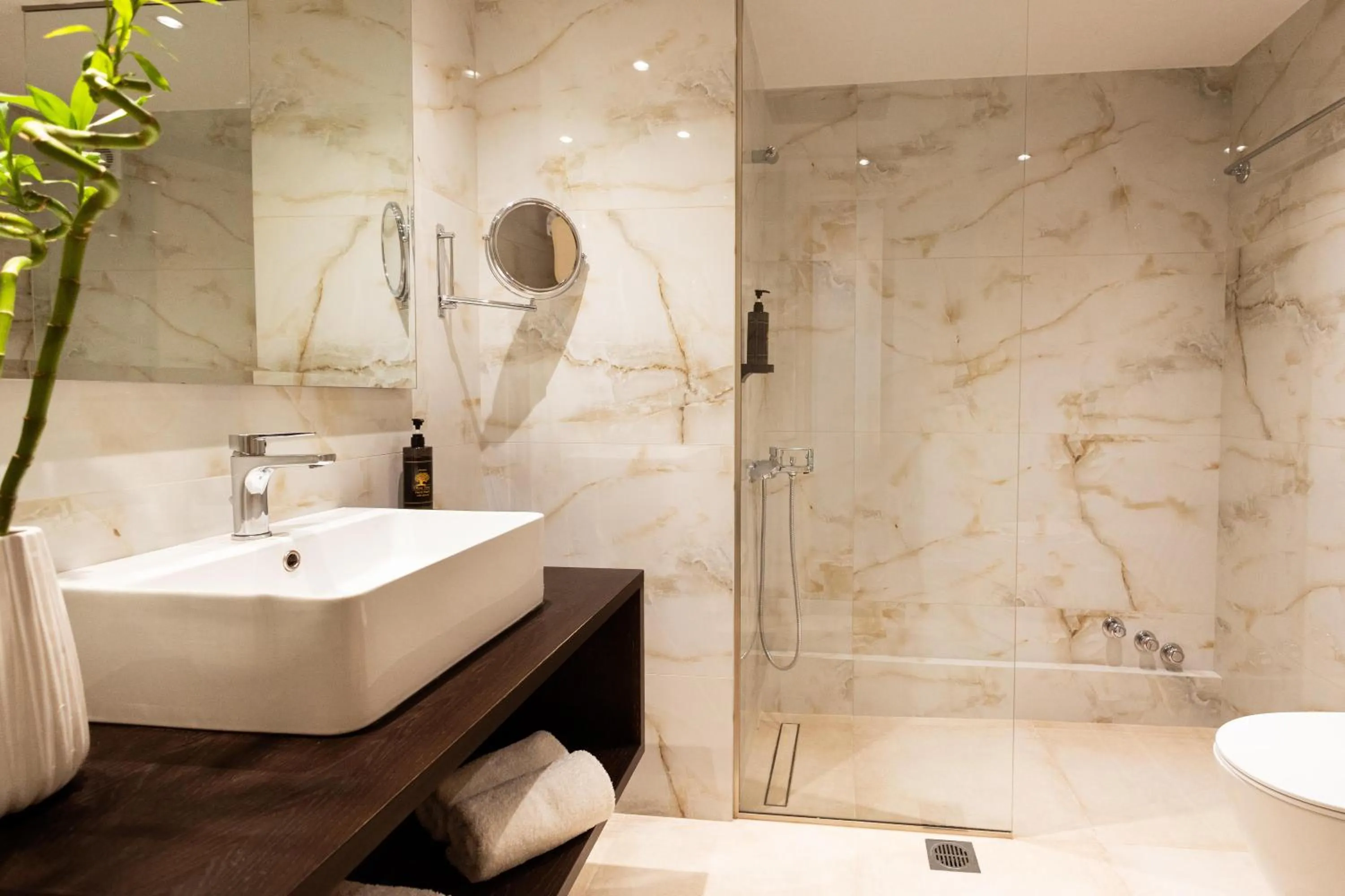 Bathroom in Best Western Plus Embassy Hotel