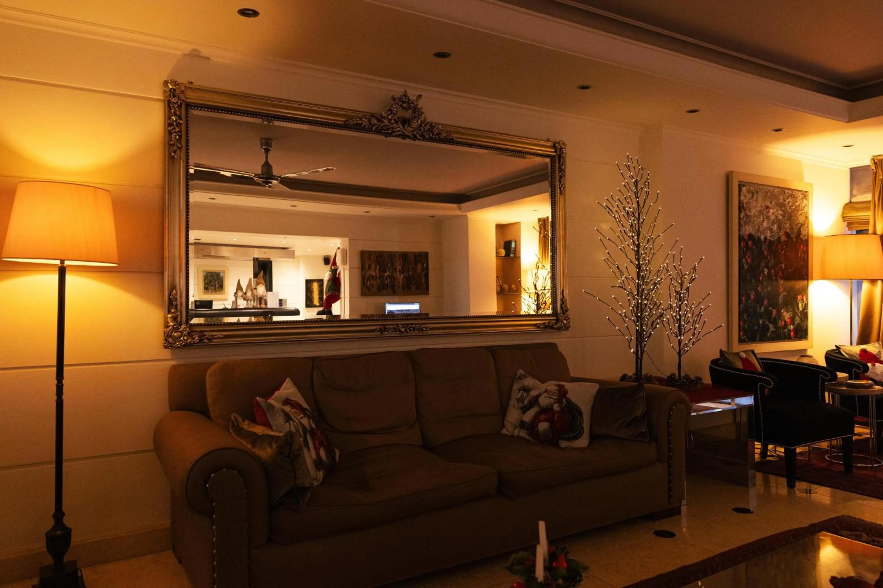 Lobby or reception in Best Western Plus Embassy Hotel