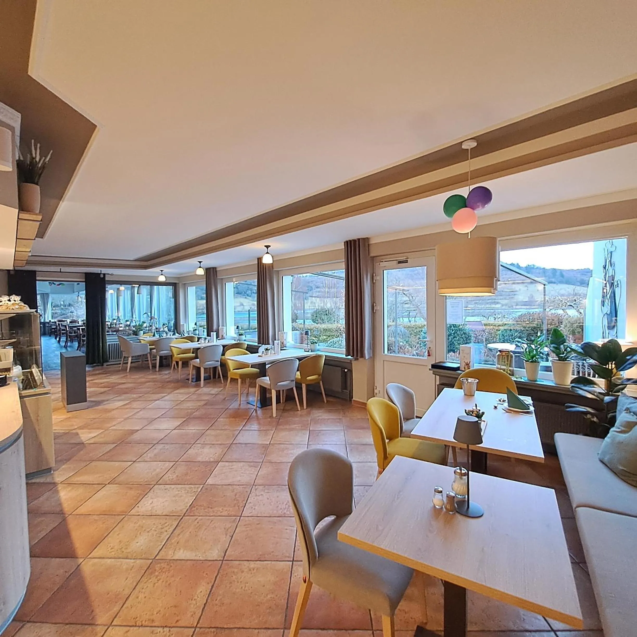 Restaurant/places to eat in Hotel-Ferienwohnungen Cafe Maarblick