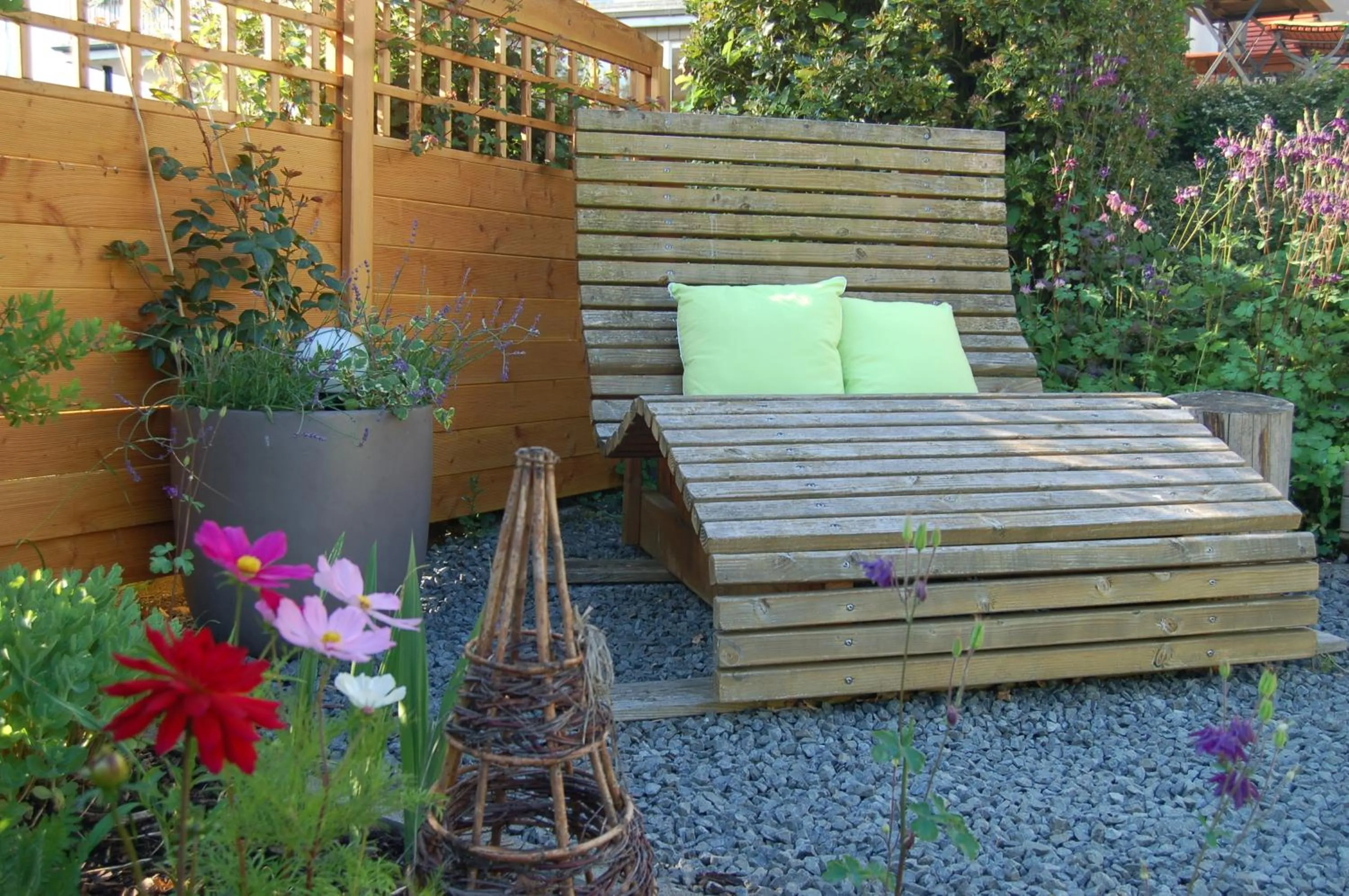 Garden in Hotel-Ferienwohnungen Cafe Maarblick