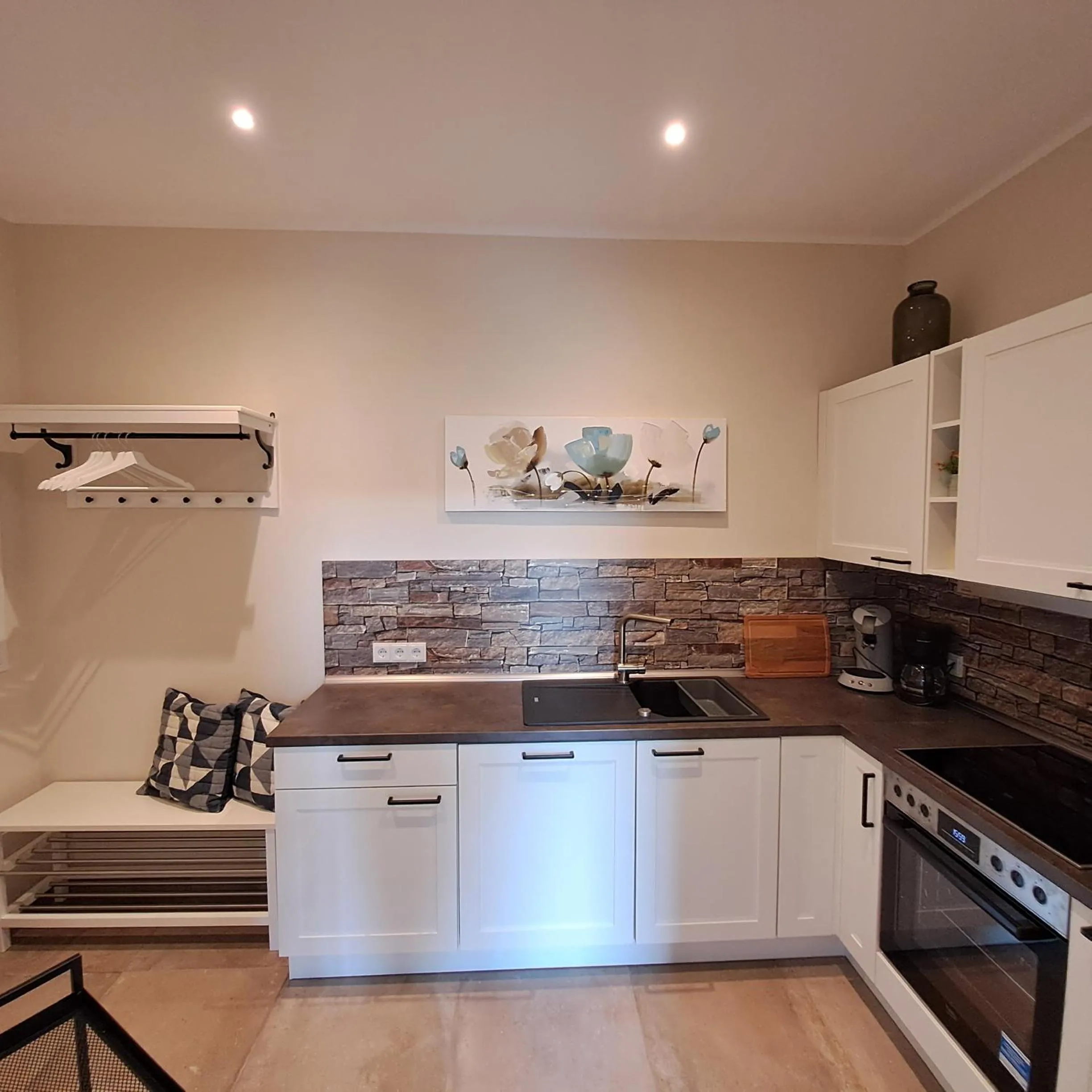Kitchen or kitchenette in Hotel-Ferienwohnungen Cafe Maarblick
