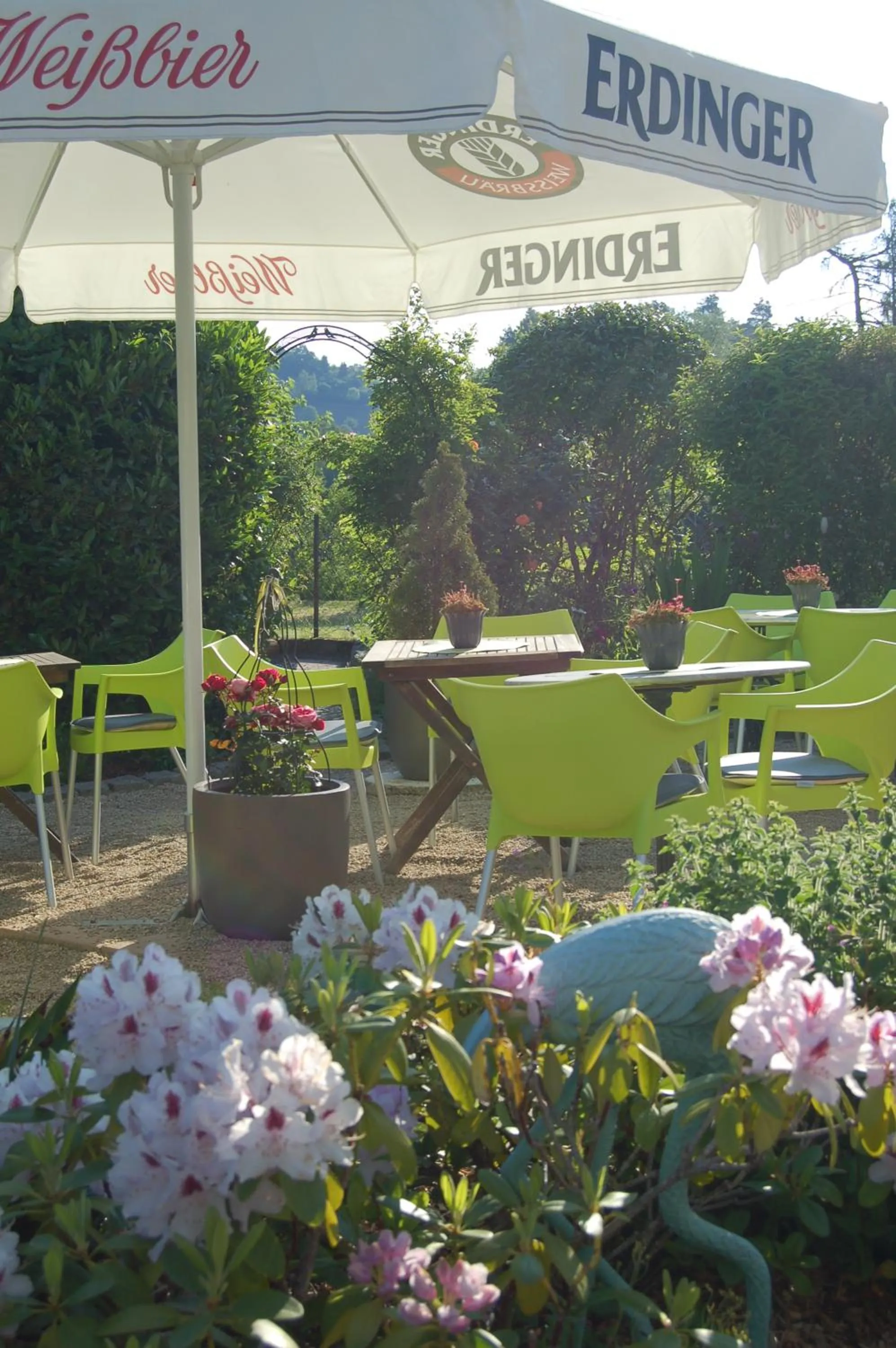 Restaurant/places to eat in Hotel-Ferienwohnungen Cafe Maarblick