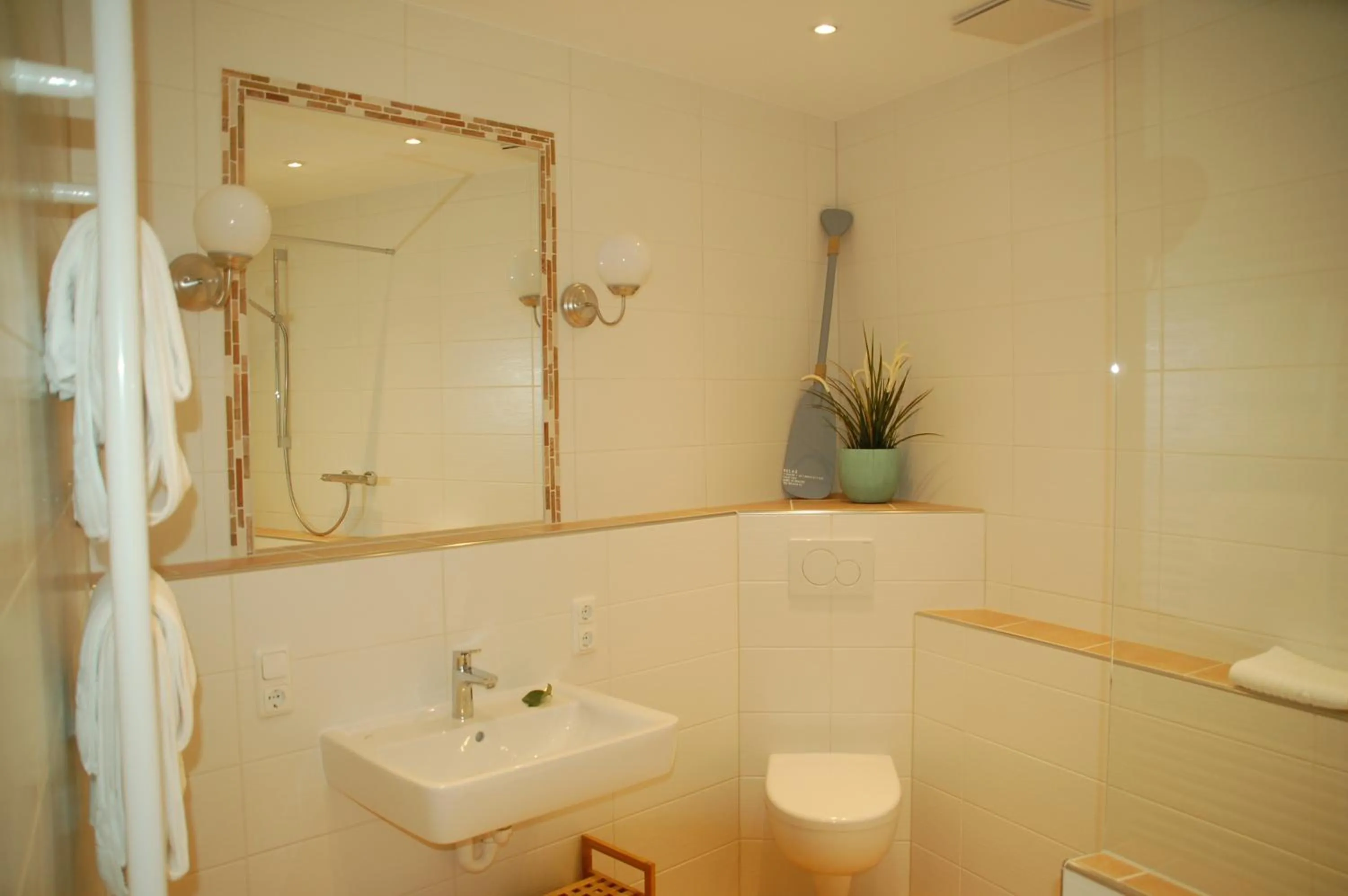 Bathroom in Hotel-Ferienwohnungen Cafe Maarblick
