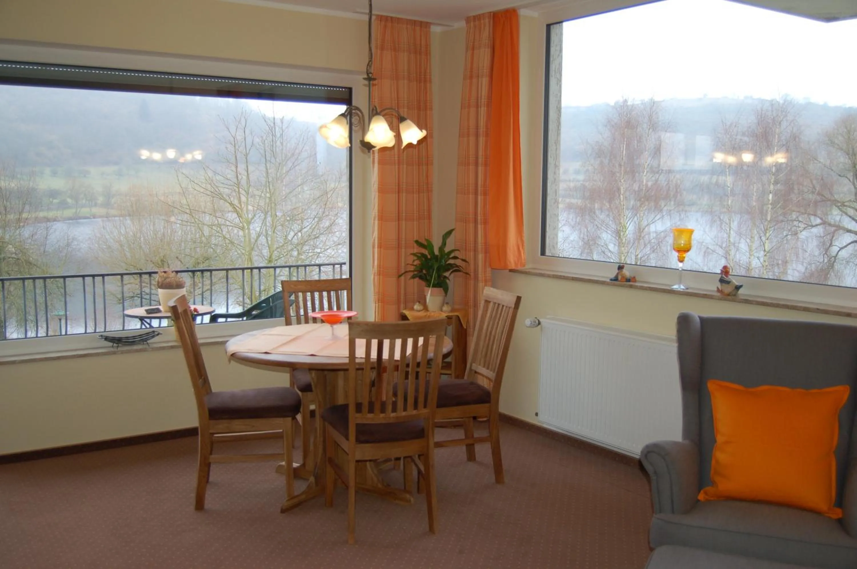 Lake view in Hotel-Ferienwohnungen Cafe Maarblick