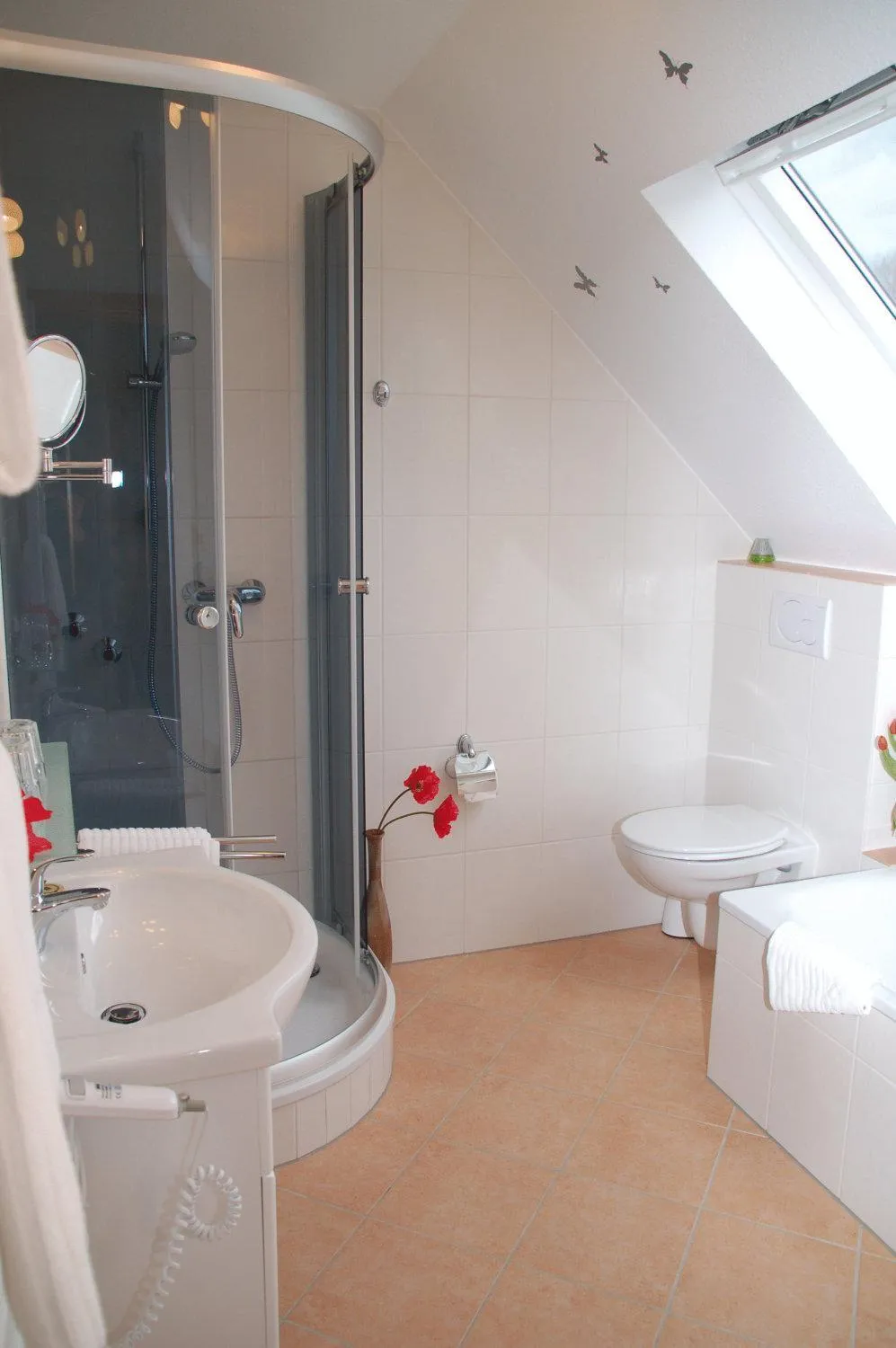 Bathroom in Hotel-Ferienwohnungen Cafe Maarblick