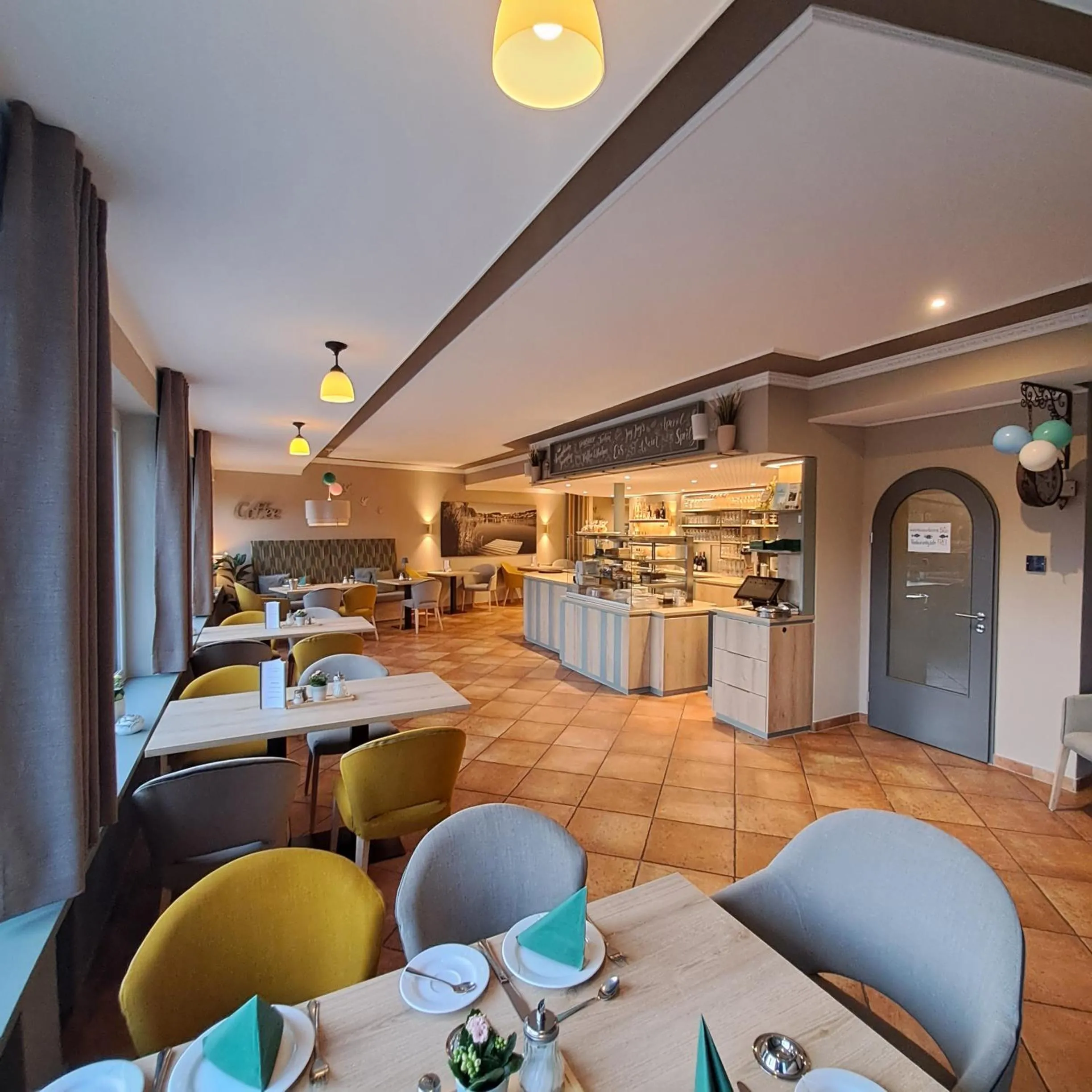 Restaurant/places to eat in Hotel-Ferienwohnungen Cafe Maarblick