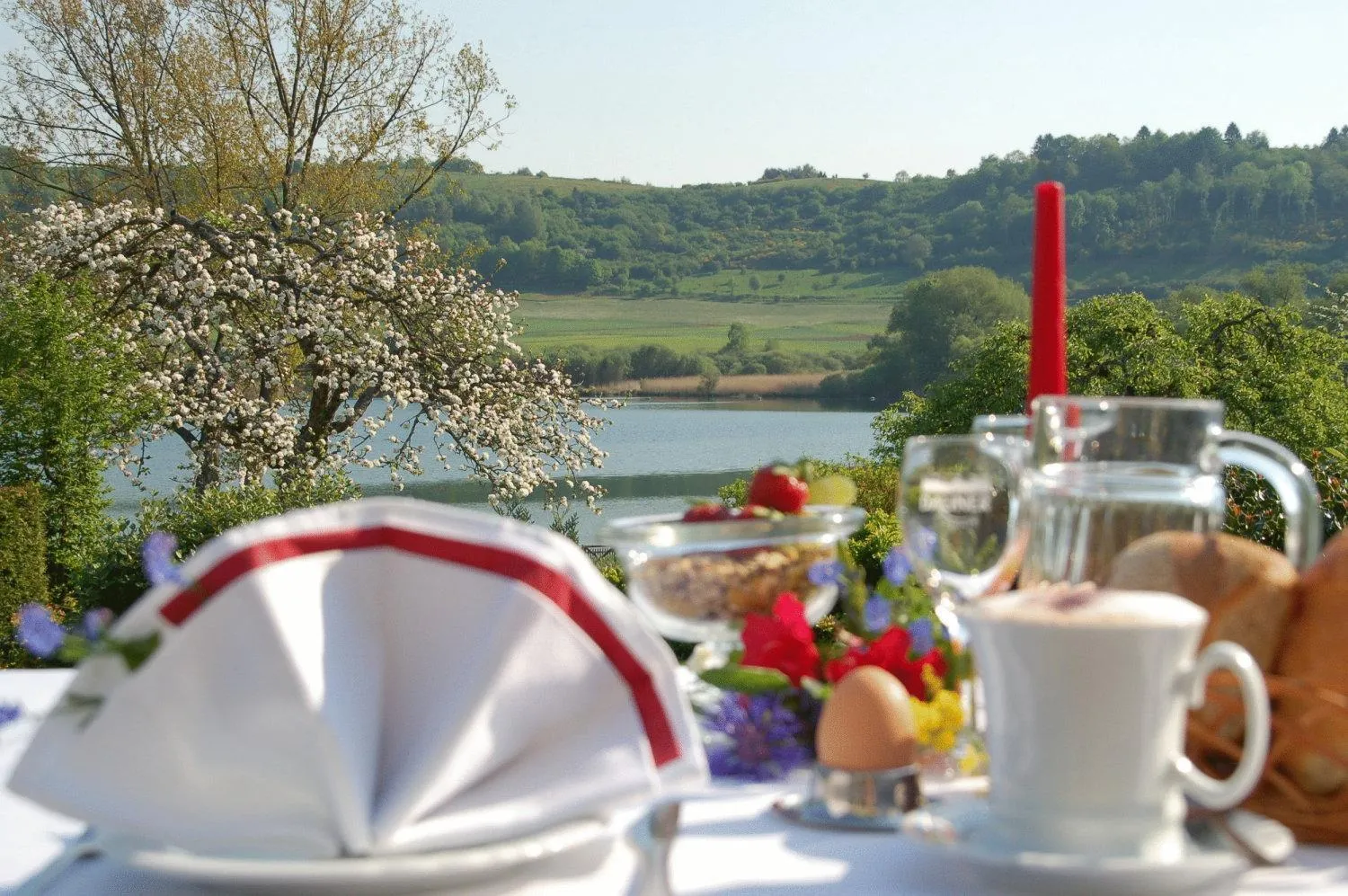 Restaurant/places to eat in Hotel-Ferienwohnungen Cafe Maarblick