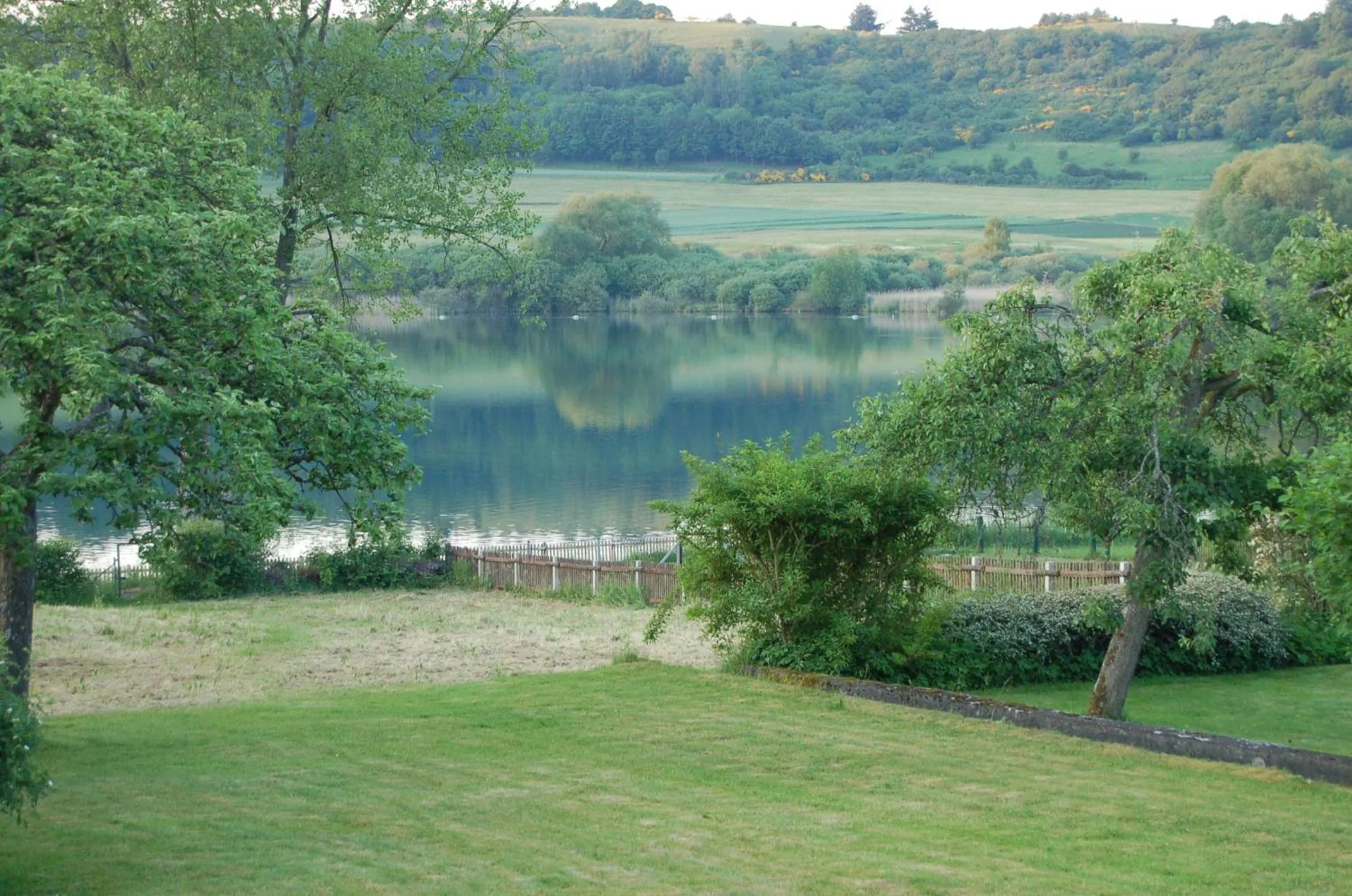 Garden view in Hotel-Ferienwohnungen Cafe Maarblick