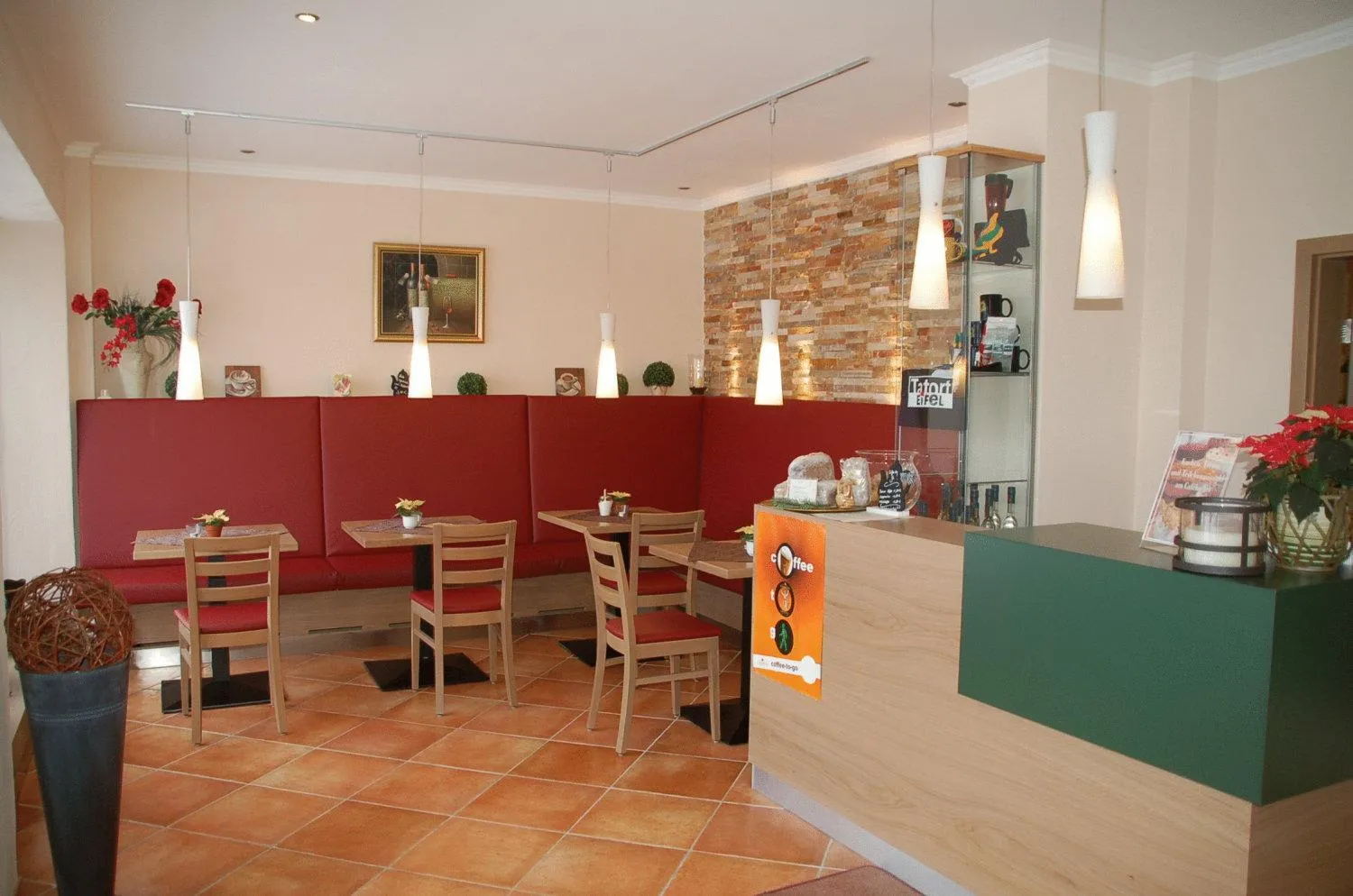 Lobby or reception in Hotel-Ferienwohnungen Cafe Maarblick