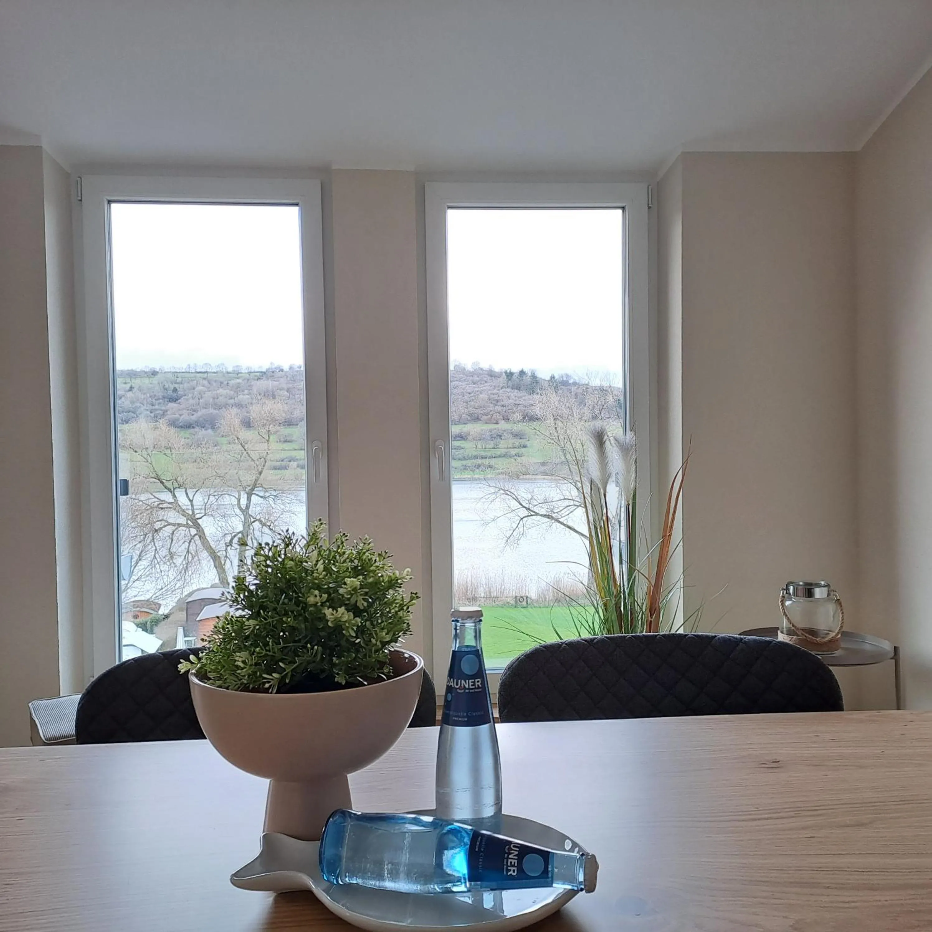 Lake view in Hotel-Ferienwohnungen Cafe Maarblick