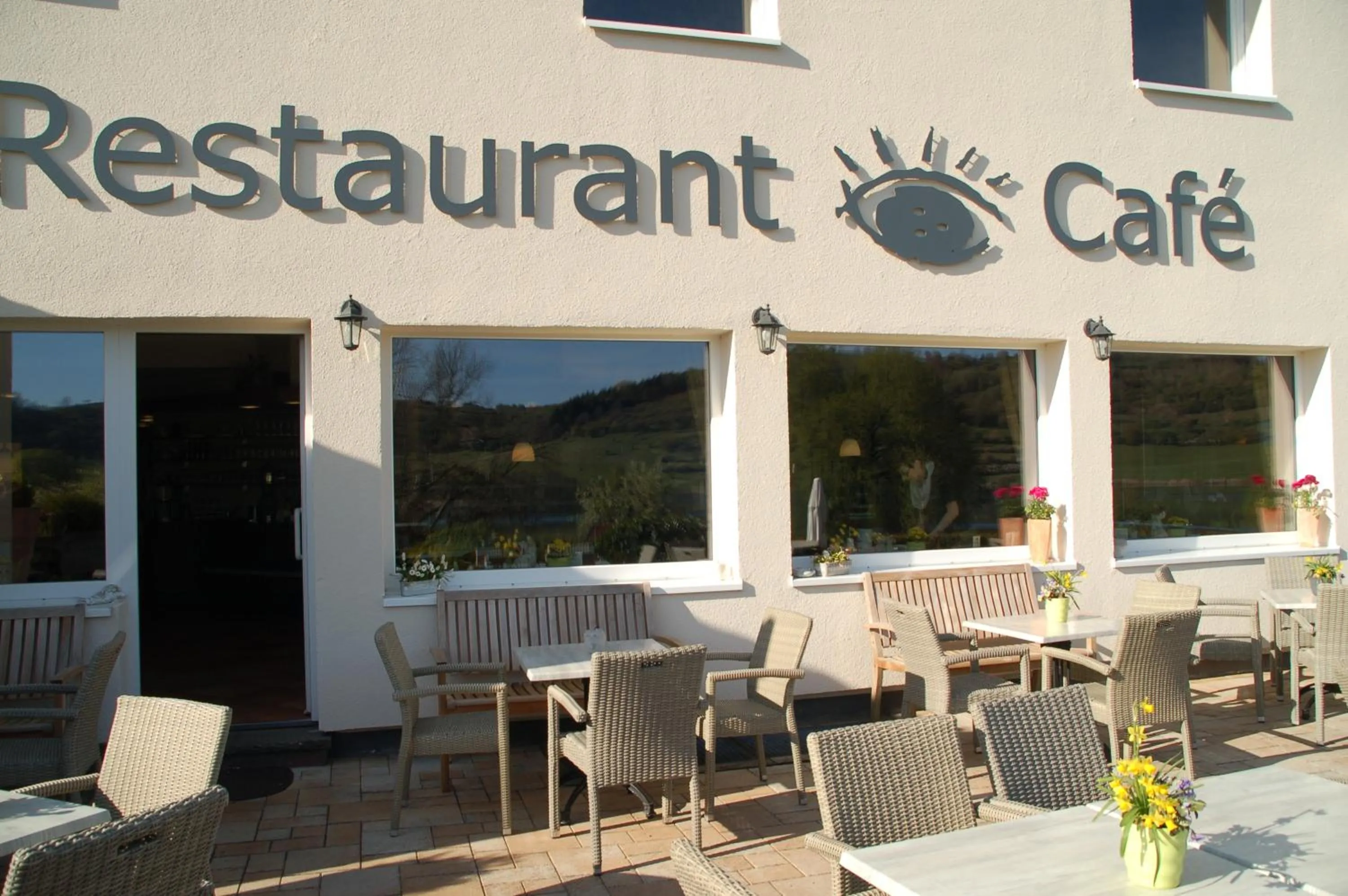 Restaurant/places to eat in Hotel-Ferienwohnungen Cafe Maarblick