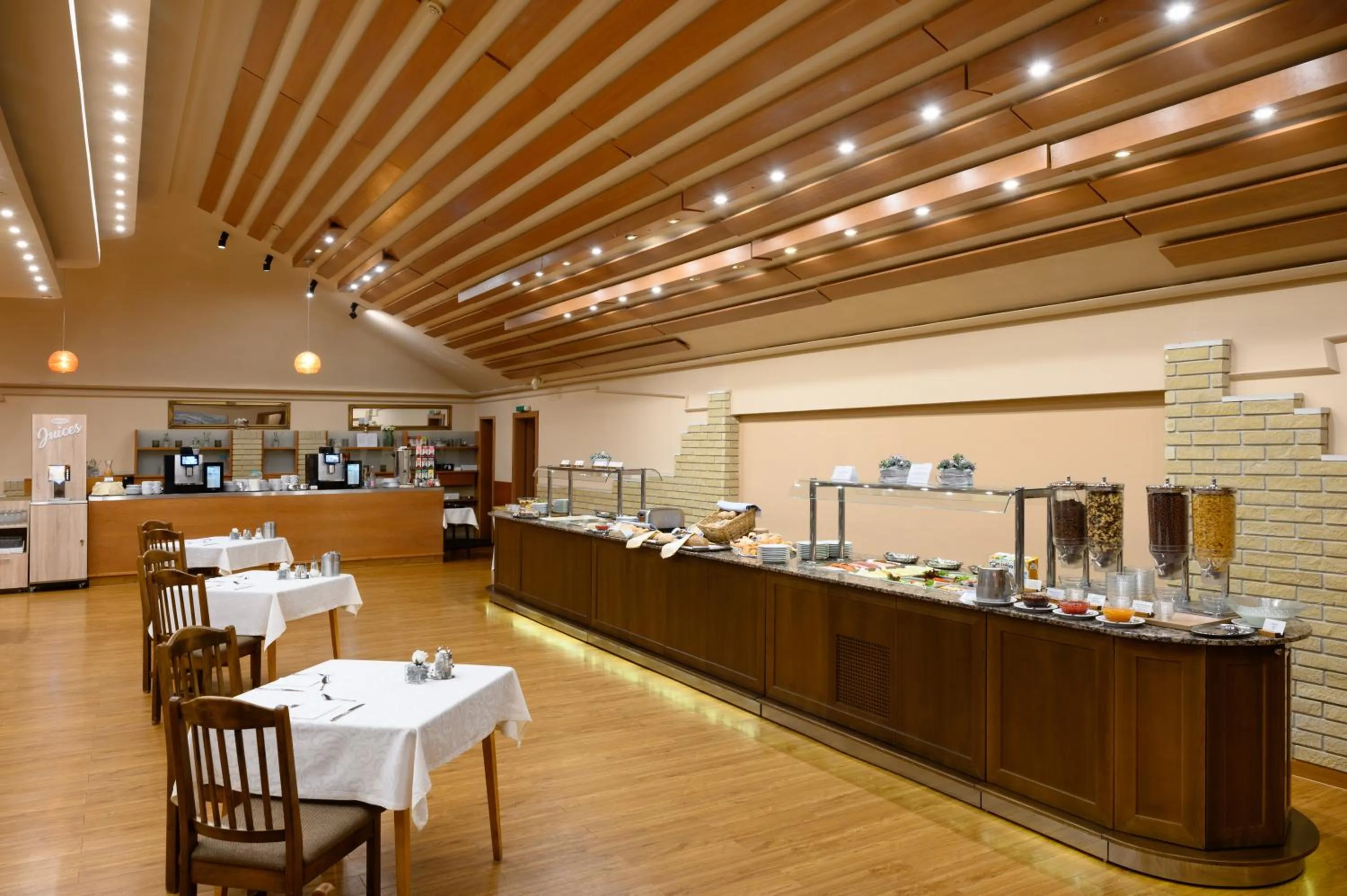 Restaurant/places to eat in Aranyhomok Hotel Business & Relax