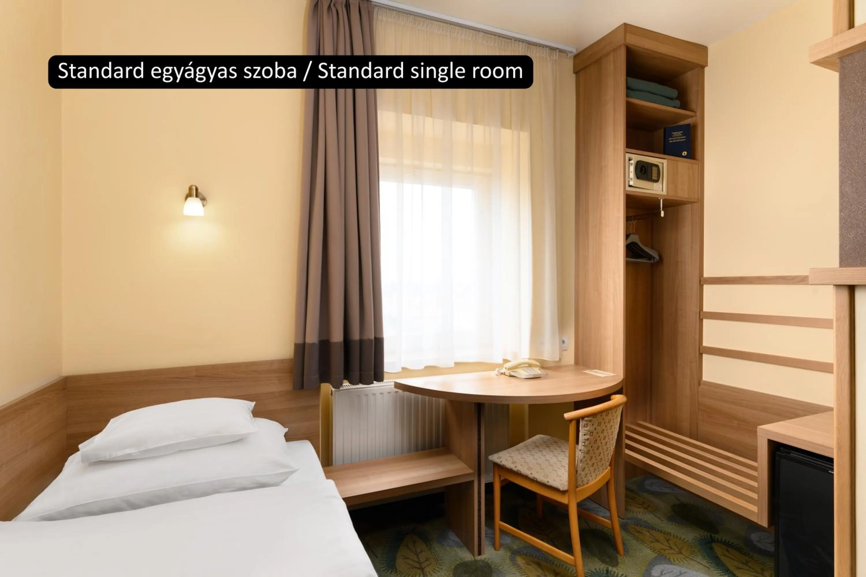 Bed in Aranyhomok Hotel Business & Relax