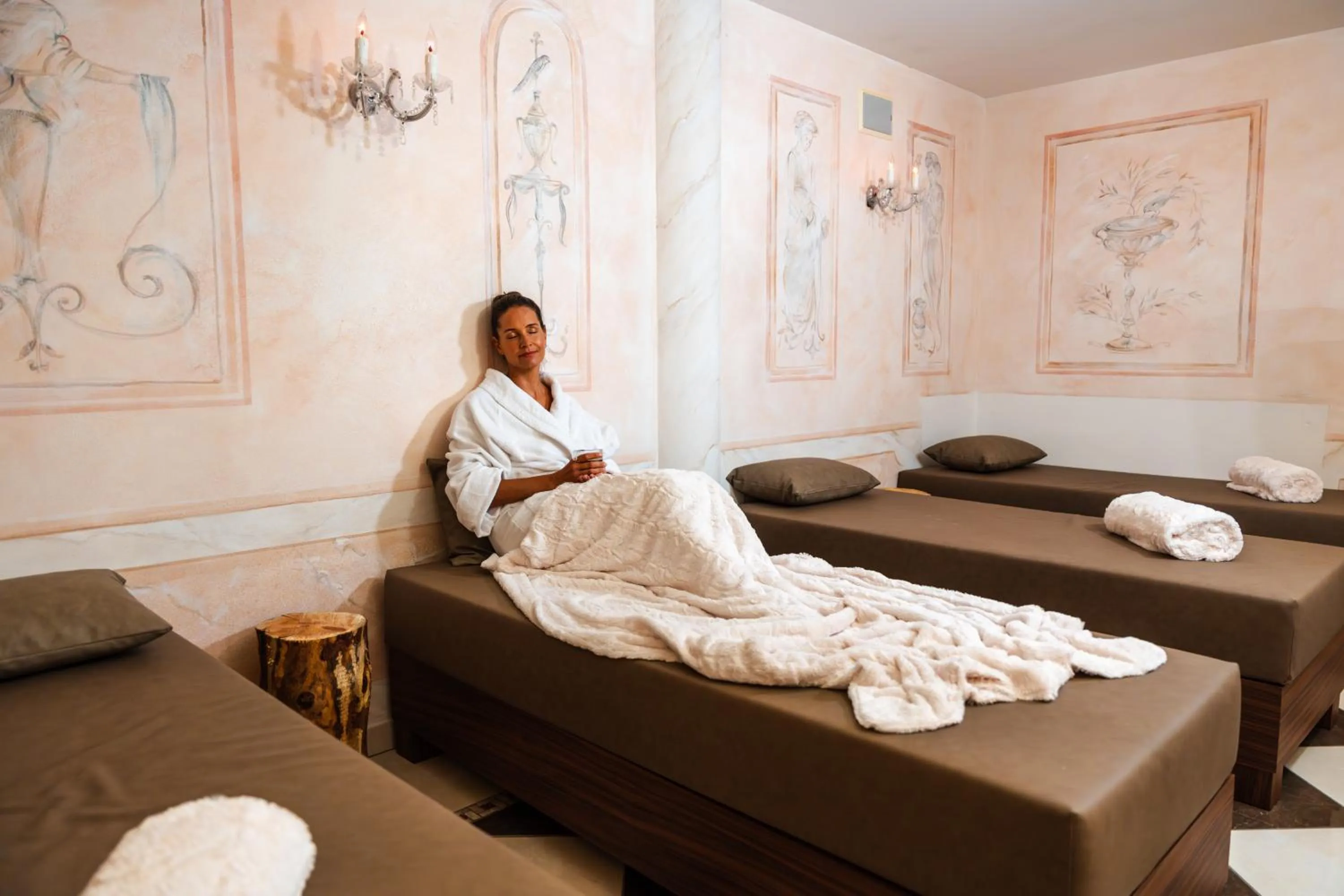 People in Hotel Asterbel