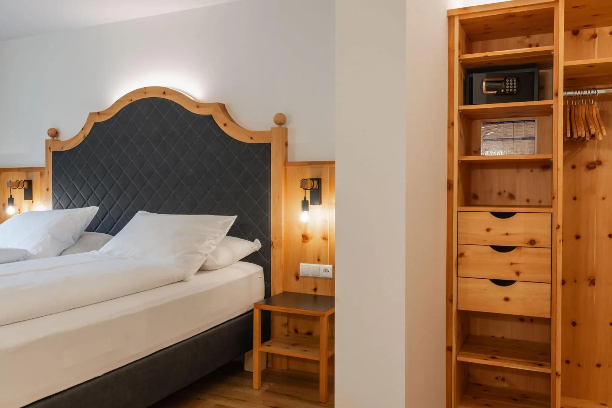 Photo of the whole room, Bed in Hotel Asterbel