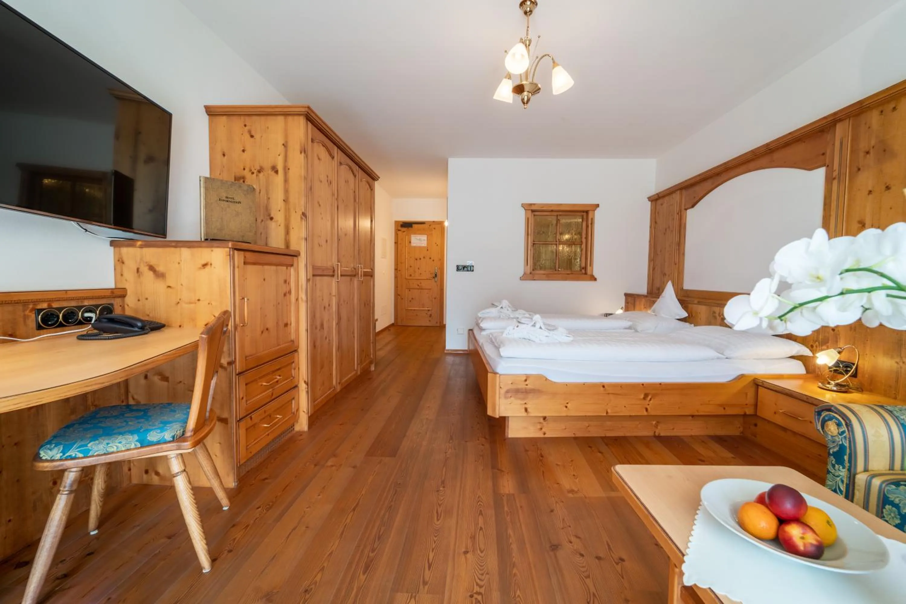 Photo of the whole room, Bed in Hotel Asterbel