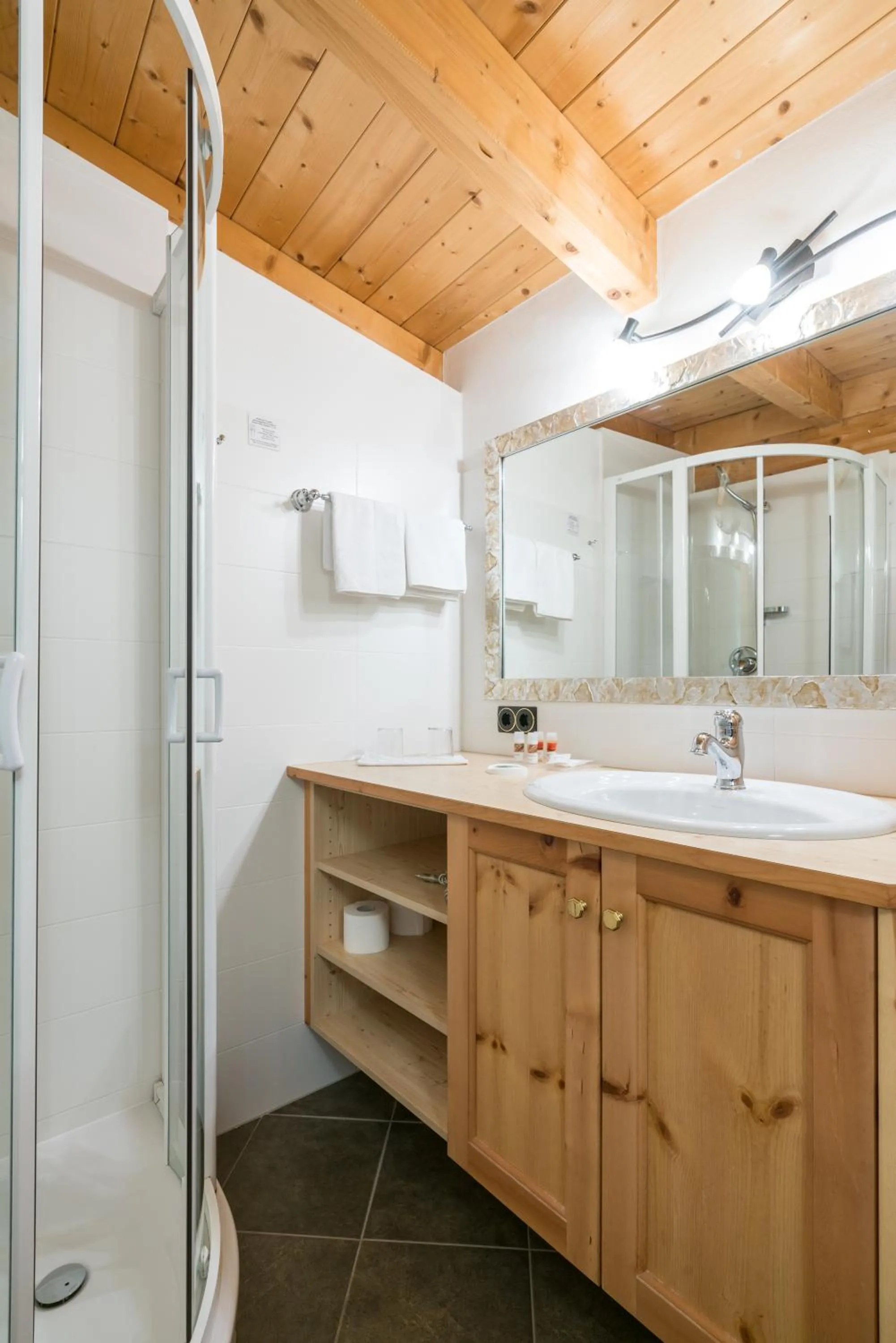 Bathroom in Hotel Asterbel