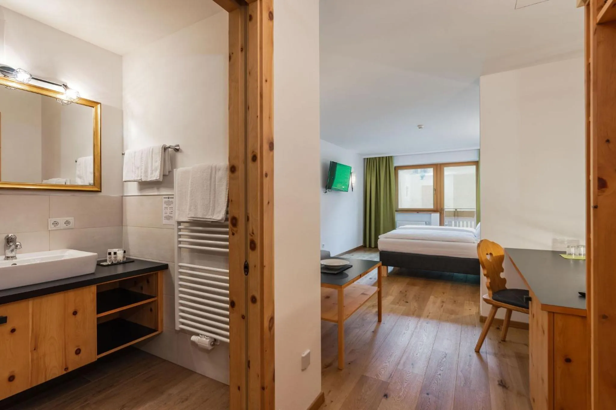 Photo of the whole room, Bed in Hotel Asterbel