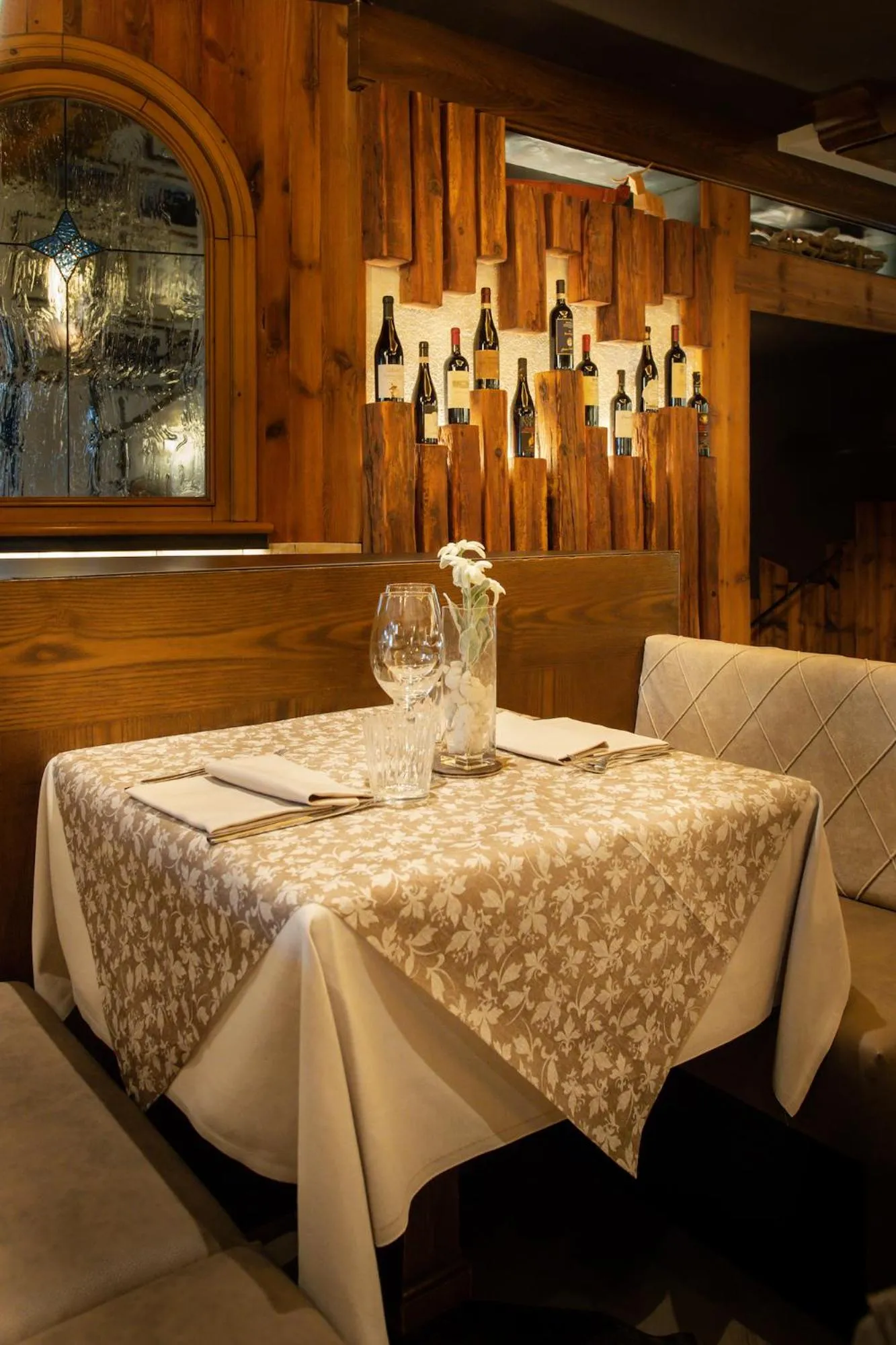 Restaurant/places to eat in Hotel Stella