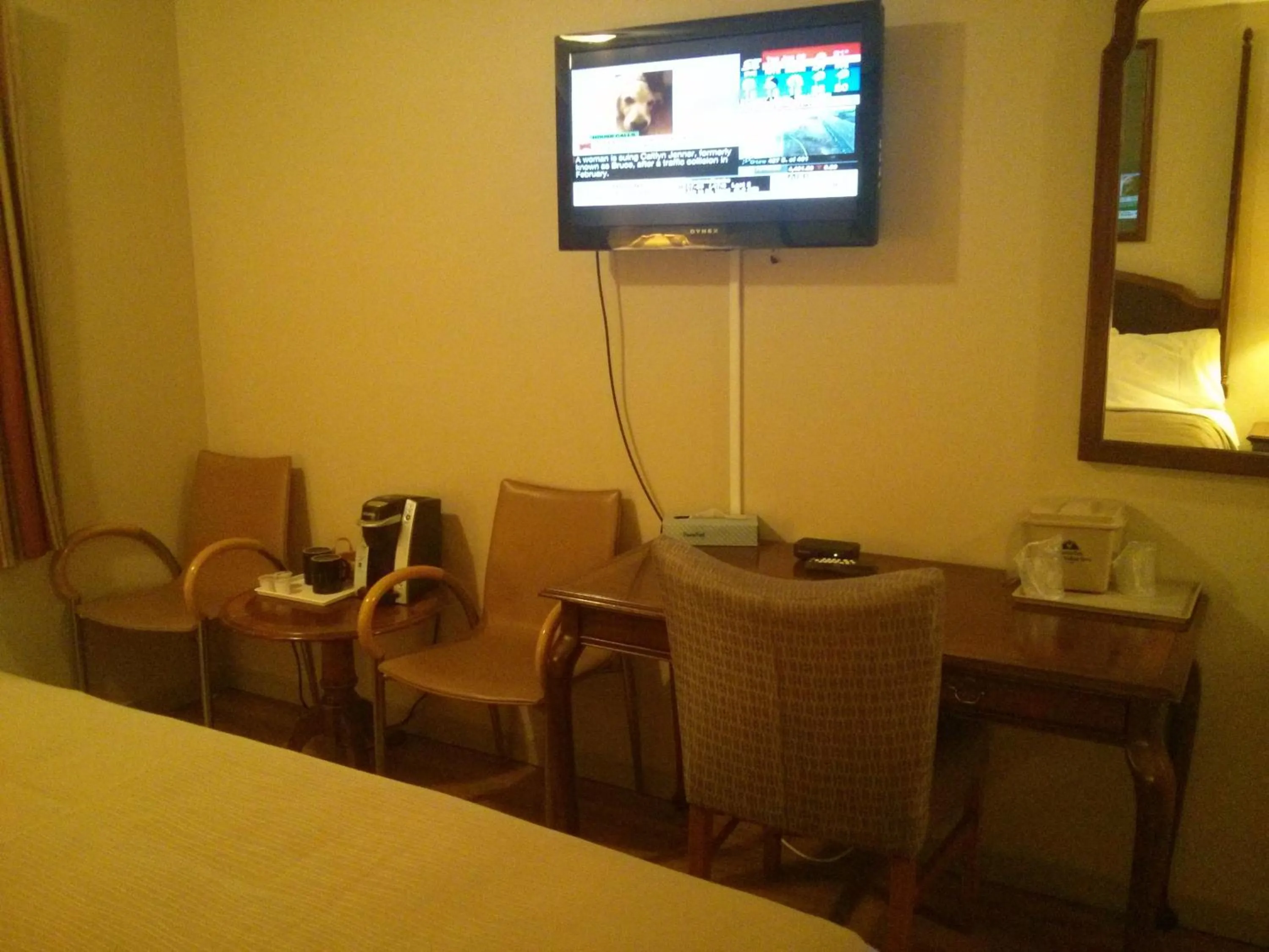 Seating area in Port Motel