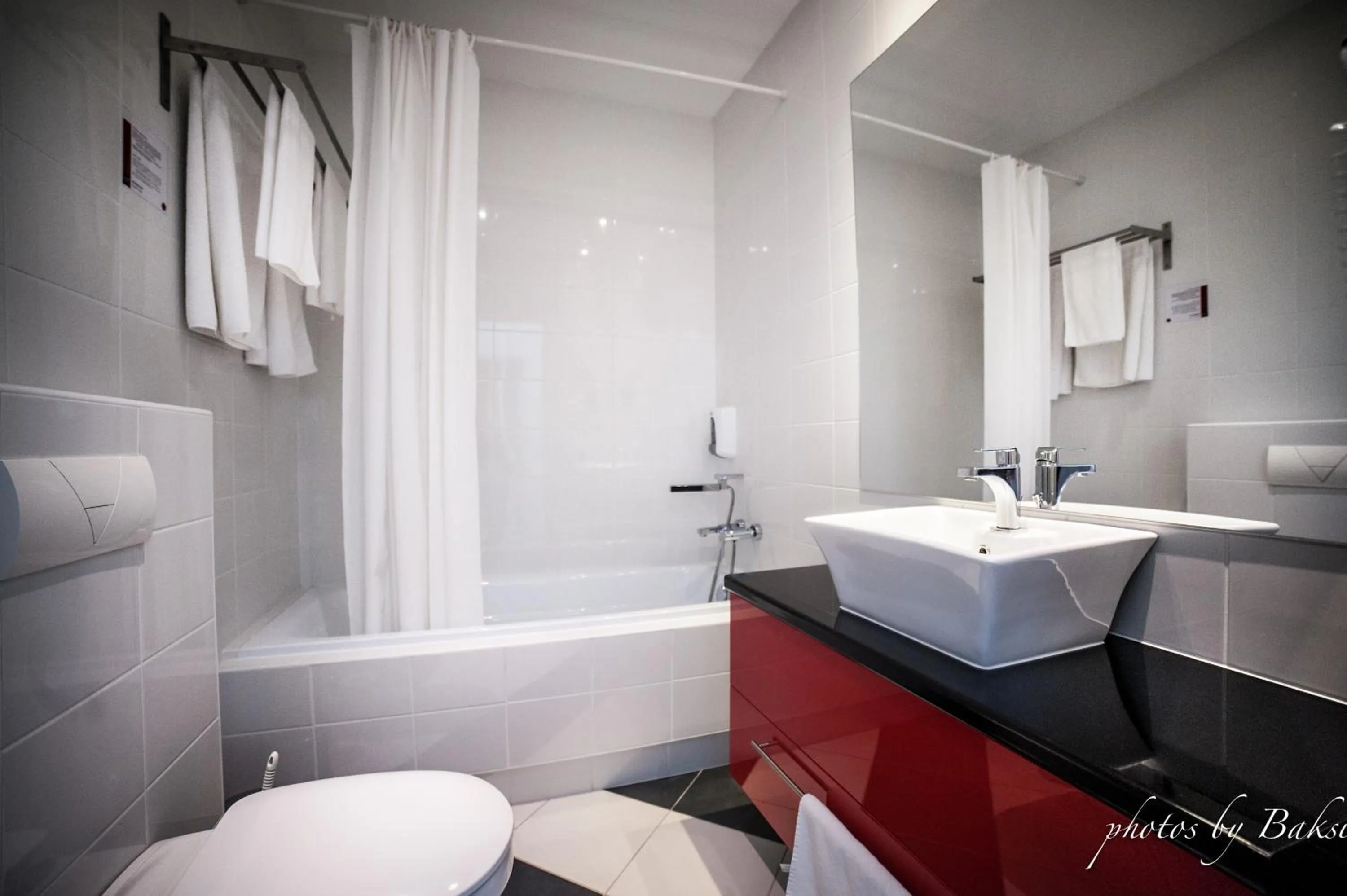 Bathroom, Bed in Liget Wellness és Konferencia Hotel