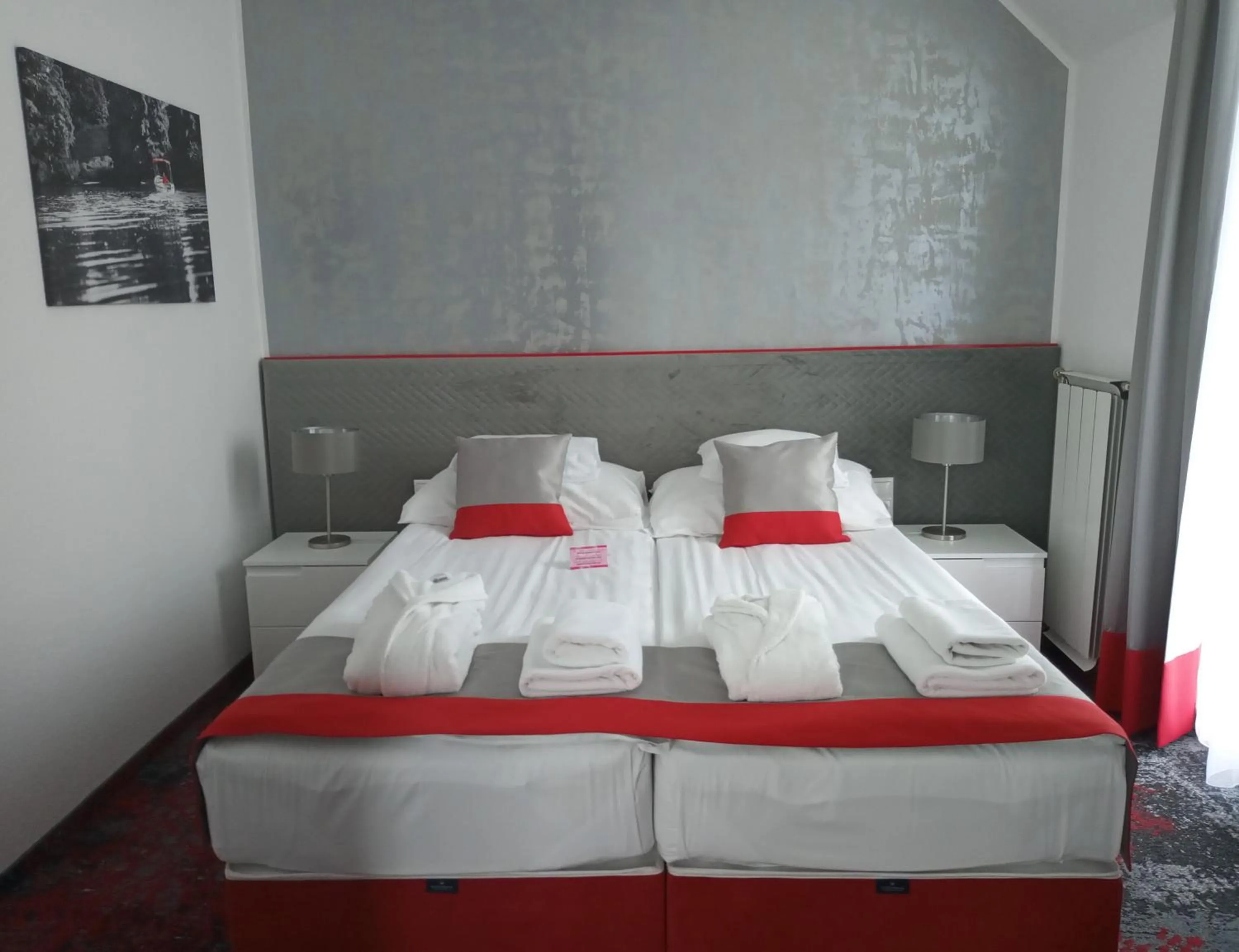 Bed in Liget Wellness és Konferencia Hotel