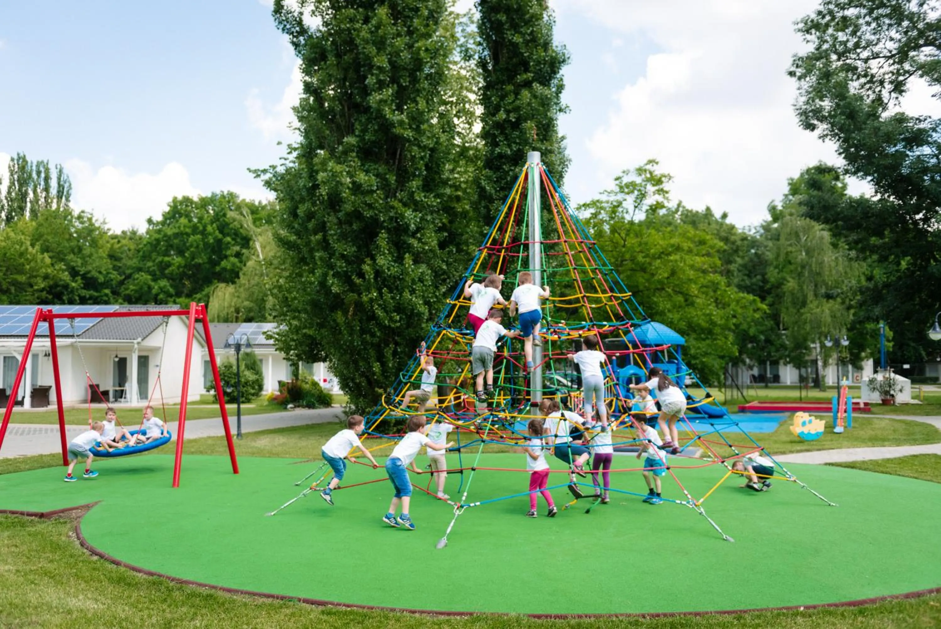 Children play ground in Liget Wellness és Konferencia Hotel