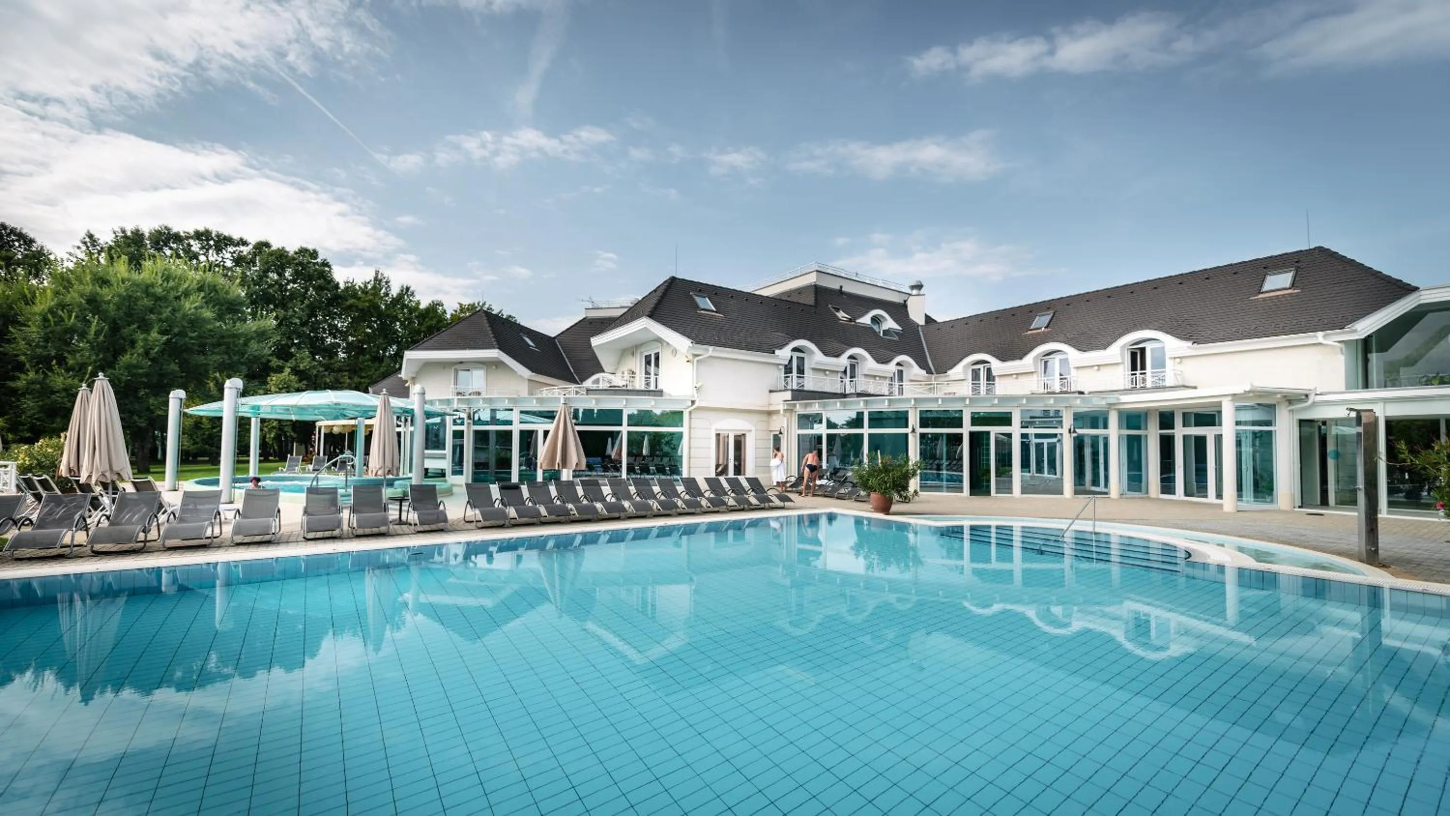 Property building in Liget Wellness és Konferencia Hotel
